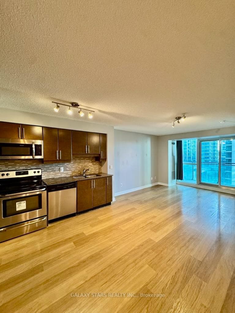 33 Bay Street Unit 707, Downtown Toronto / Waterfront, ON M5J 2Z3 - Photo 1