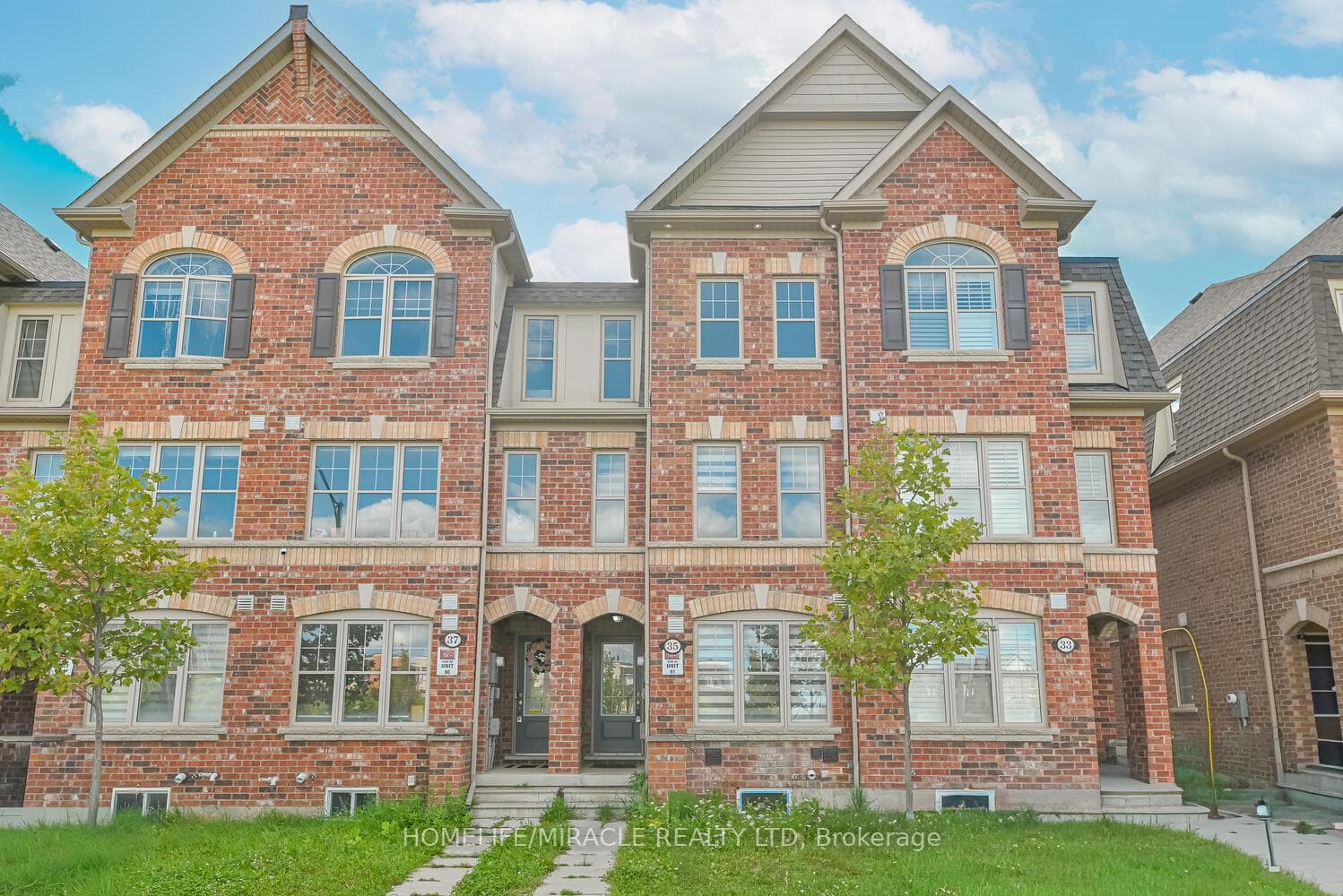35 Finegan Circle, Brampton, ON L7A 4Z7 - Photo 1