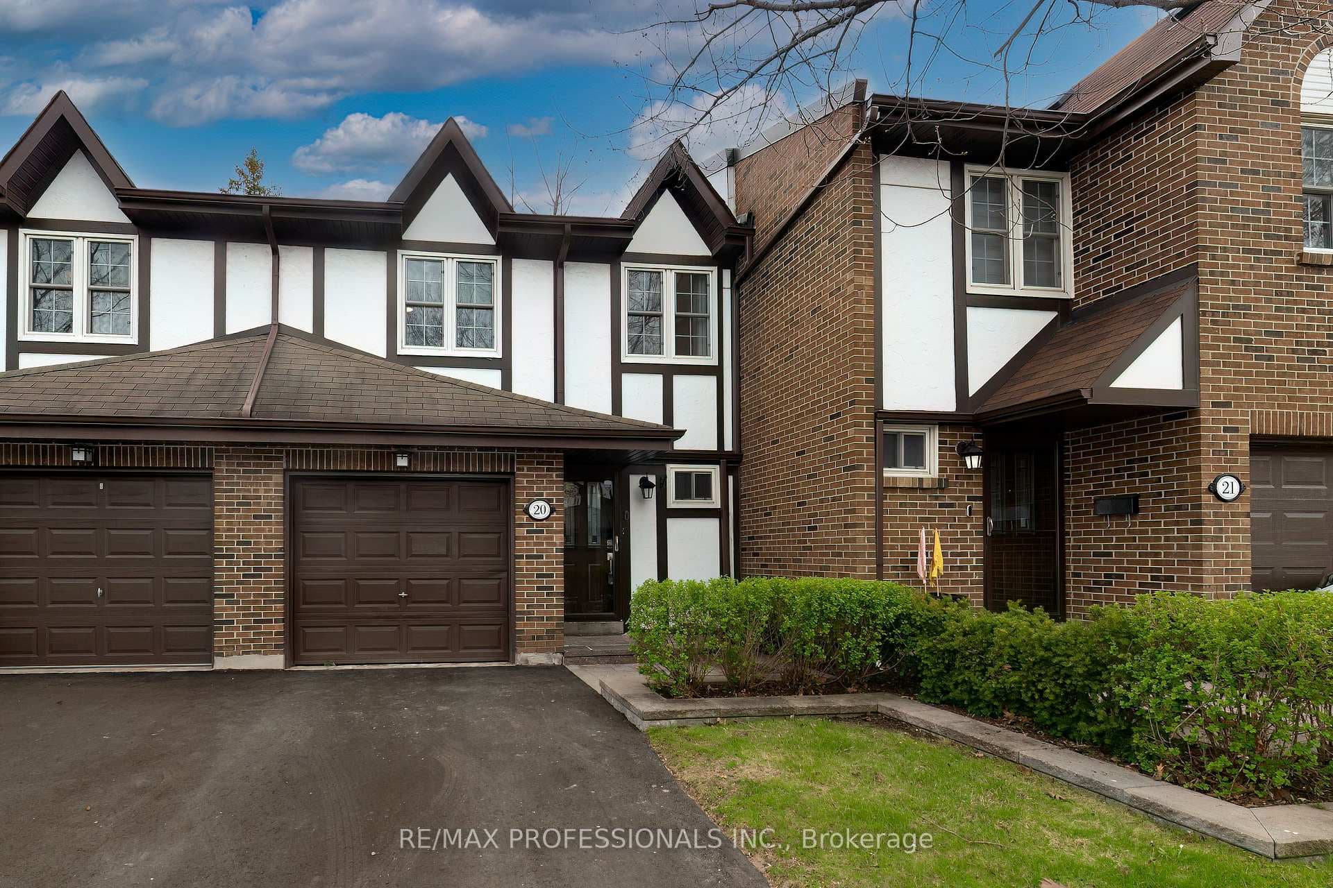 1951 Rathburn Road Unit 20, Mississauga, ON L4W 2N9 - Photo 1