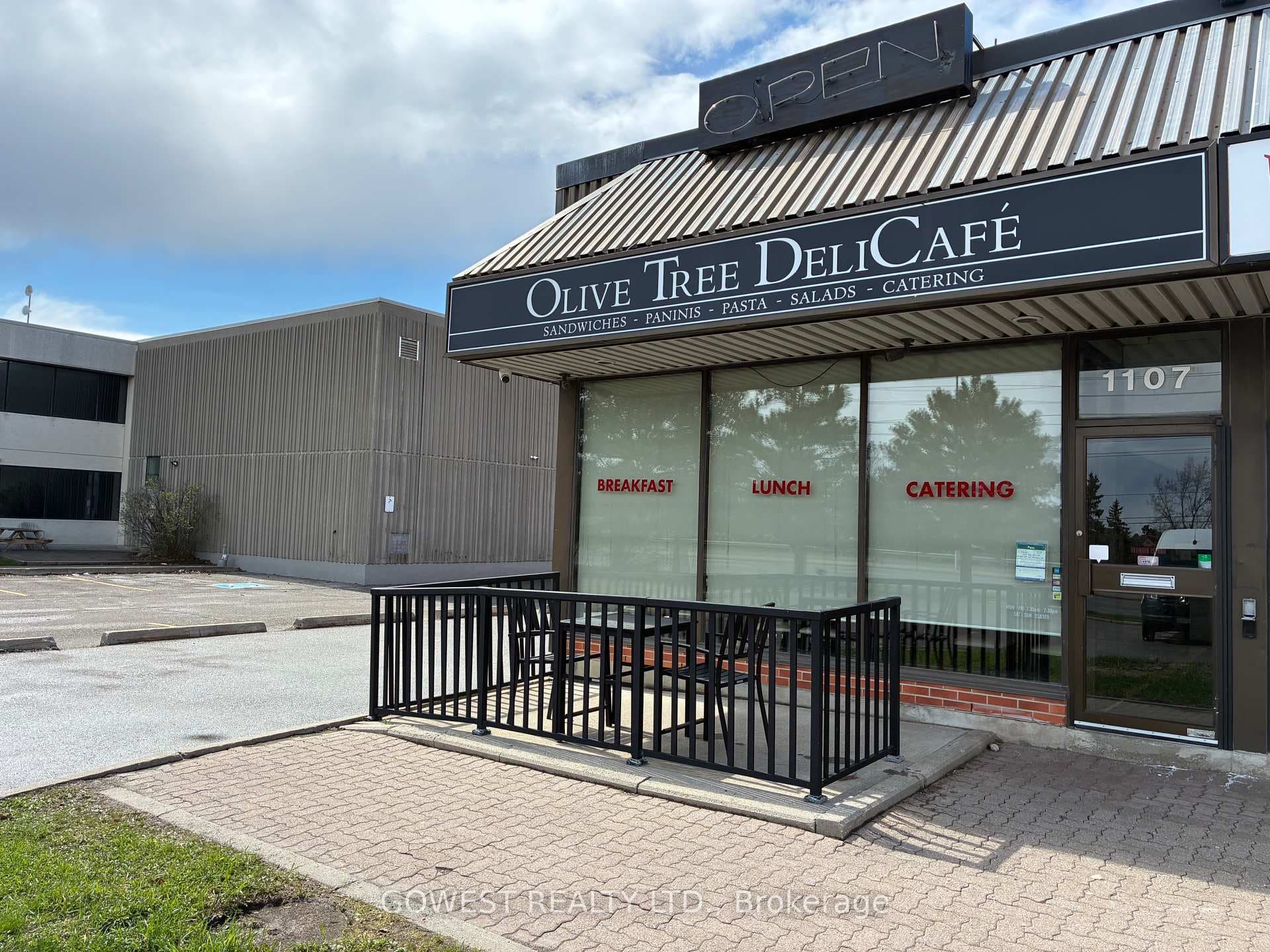 1107 Derry Road, Mississauga, ON L5T 1P3 - Photo 1