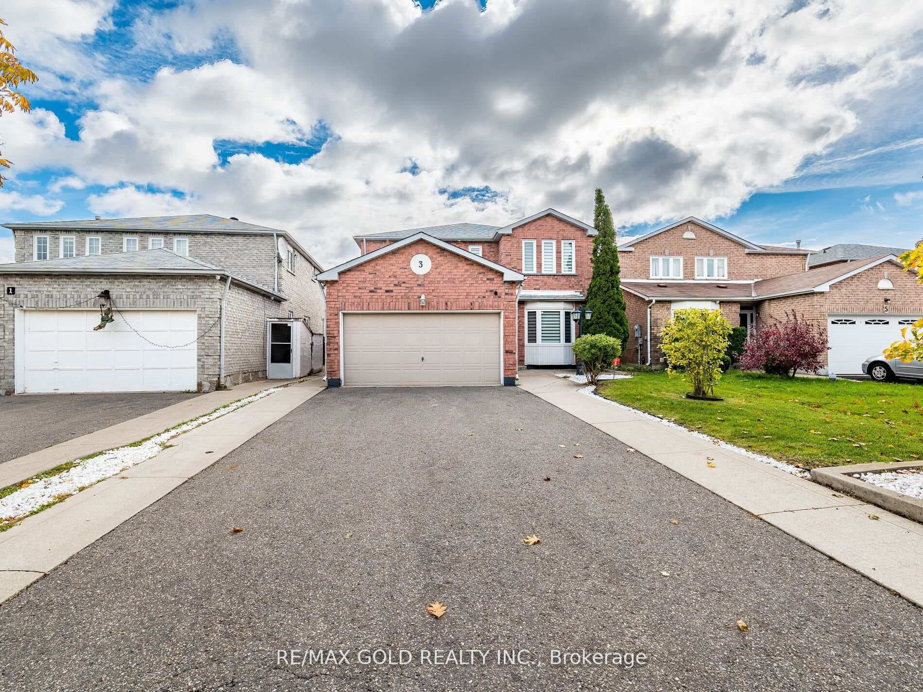 3 Hawkway Court Unit Upper, Brampton, ON L6Y 4K7 - Photo 1