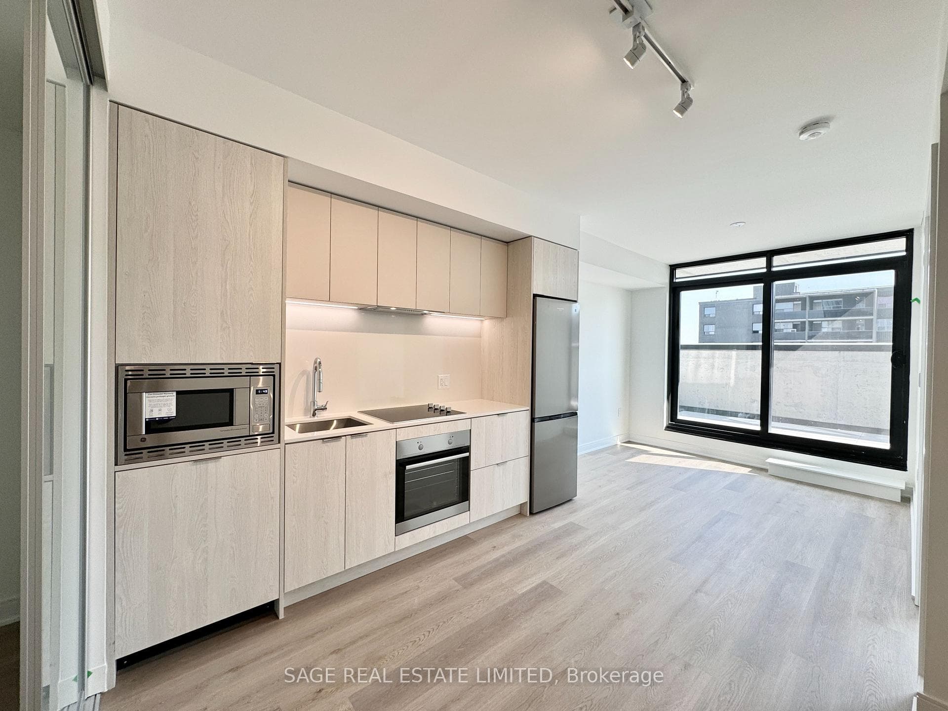 86 Dundas Street Unit 806, Mississauga, ON L5A 1W4 - Photo 1
