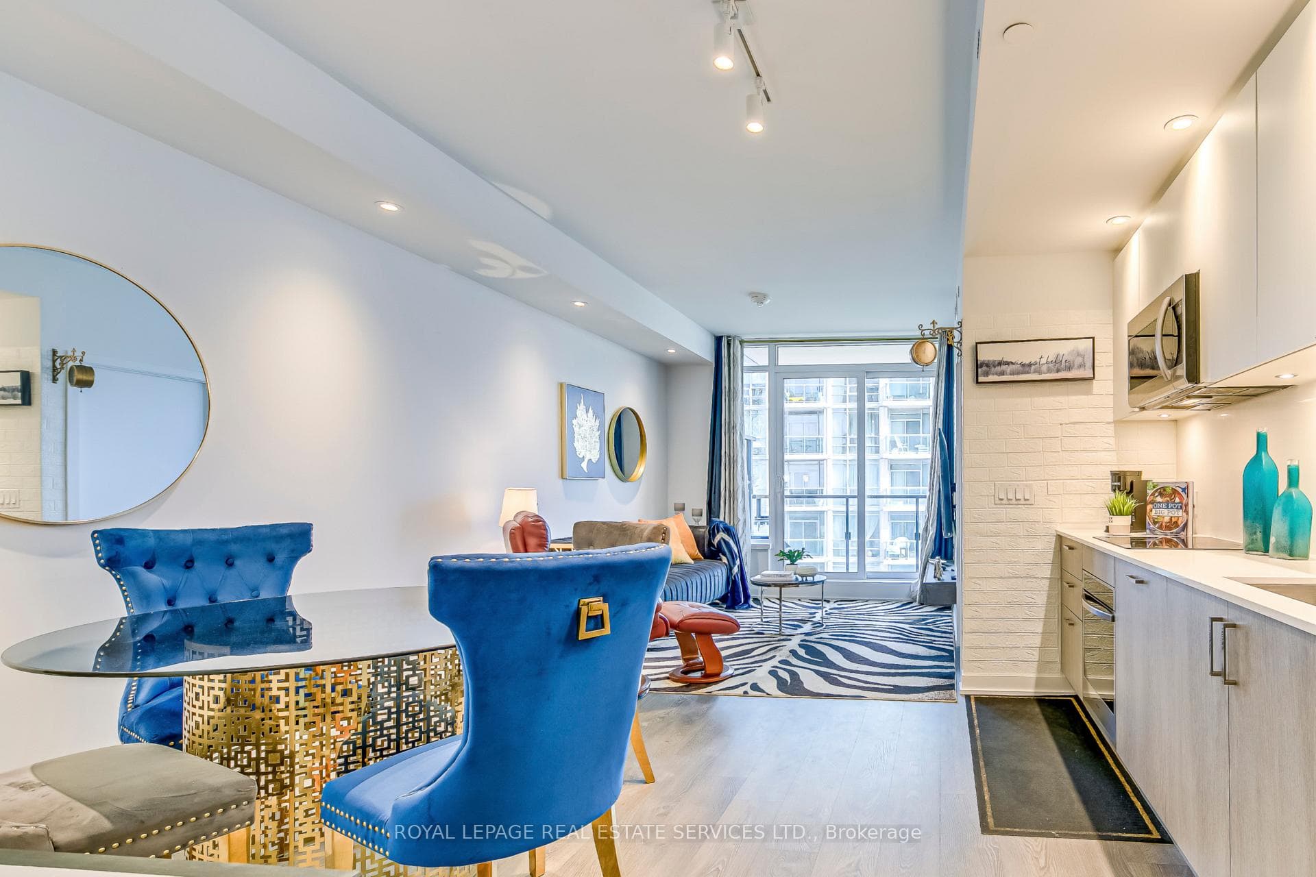 1926 Lake Shore Boulevard Unit 1805, High Park / Junction / Roncesvalles, ON M6S 1A1 - Photo 1