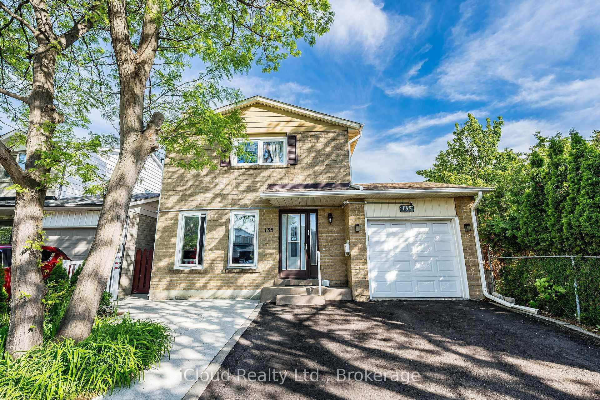 135 Autumn Glen Circle, Etobicoke (West Mall / Rexdale), ON M9W 6B3 - Photo 1