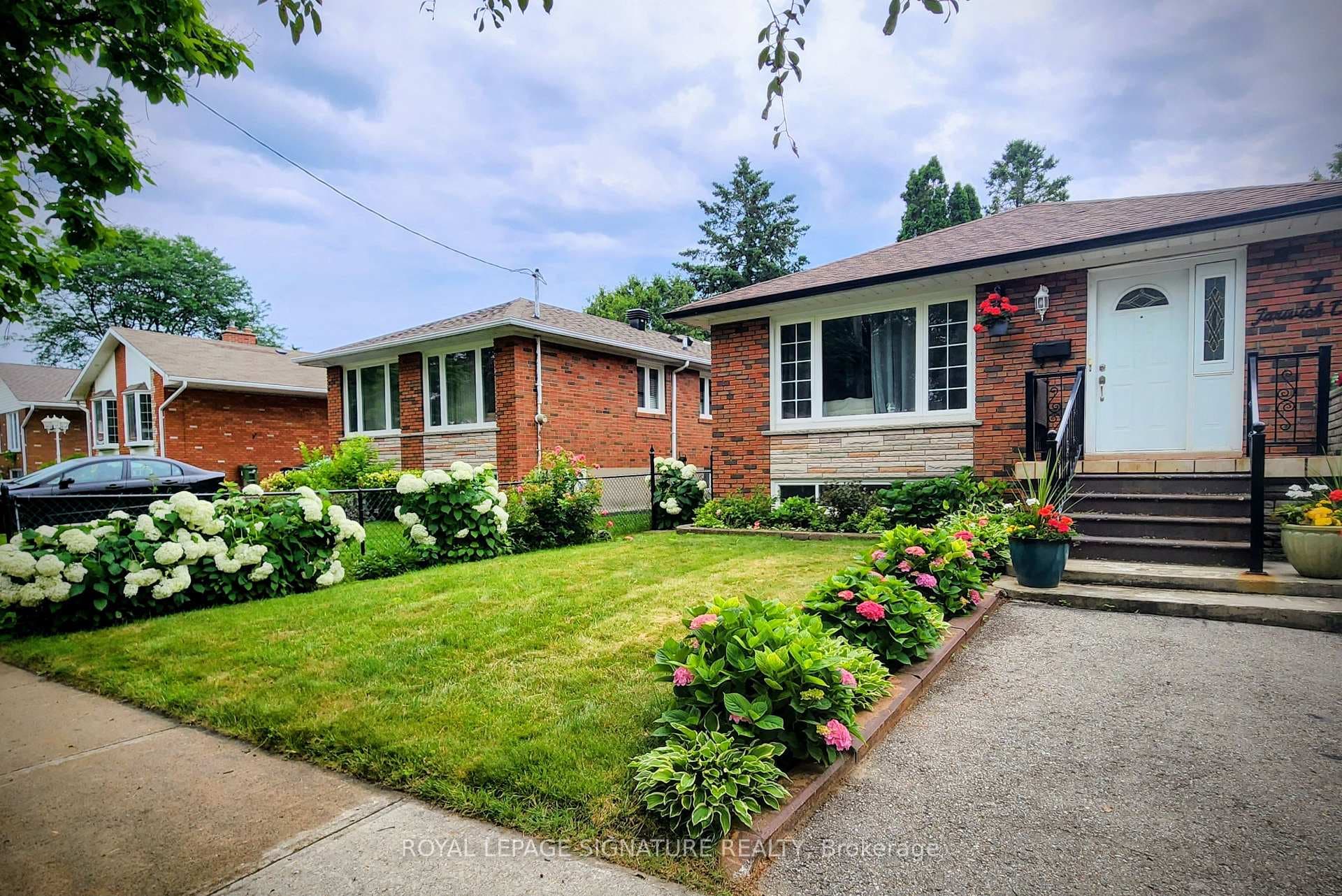 7 Jarwick Drive, Scarborough (West Hill / Highland Creek), ON M1H 2H1 - Photo 1