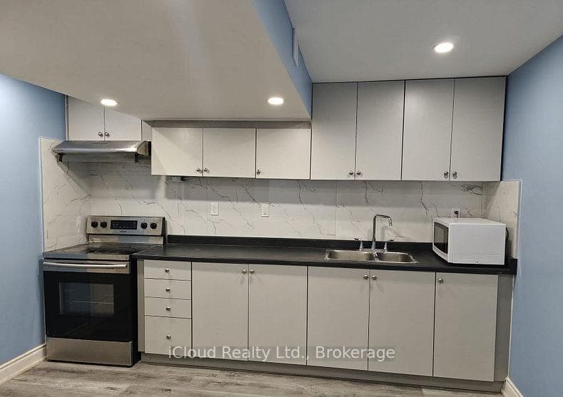 32 Maple Beach Crescent, Brampton, ON L7A 2T8 - Photo 1