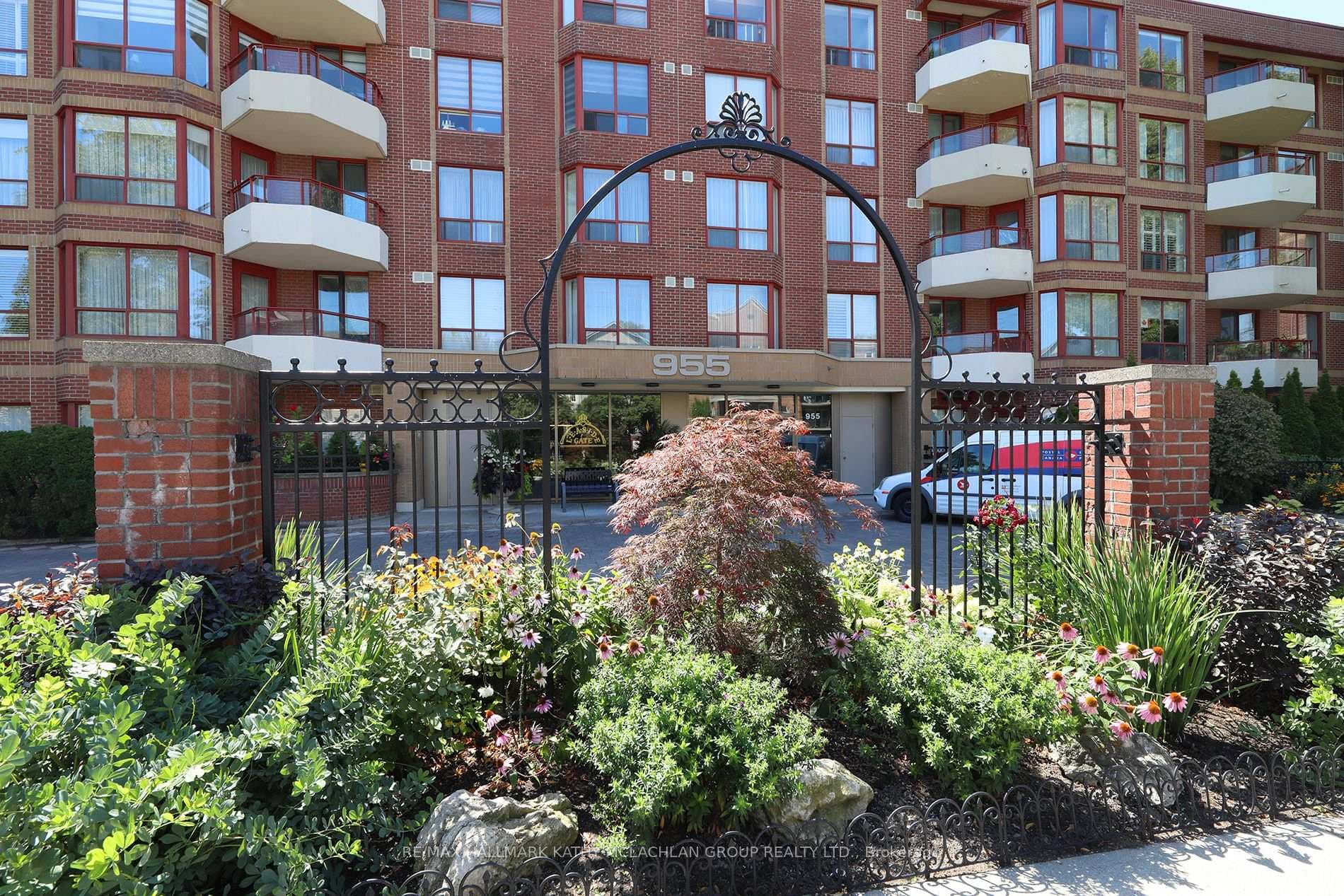 955 Millwood Road Unit 421, Flemingdon Park / Don Mills, ON M4G 4E3 - Photo 1