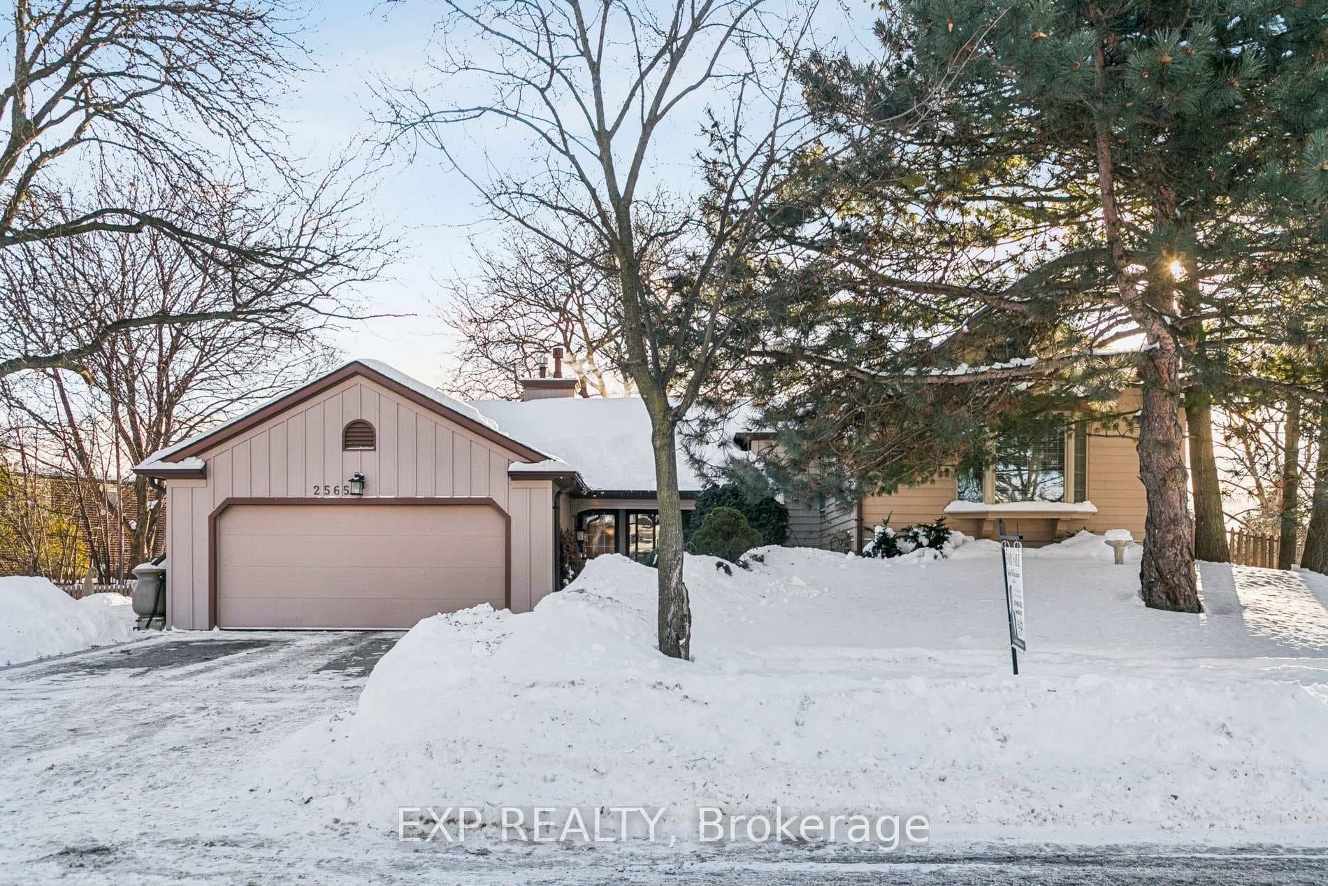 2565 Claymore Crescent, Mississauga, ON L5C 3A2 - Photo 1