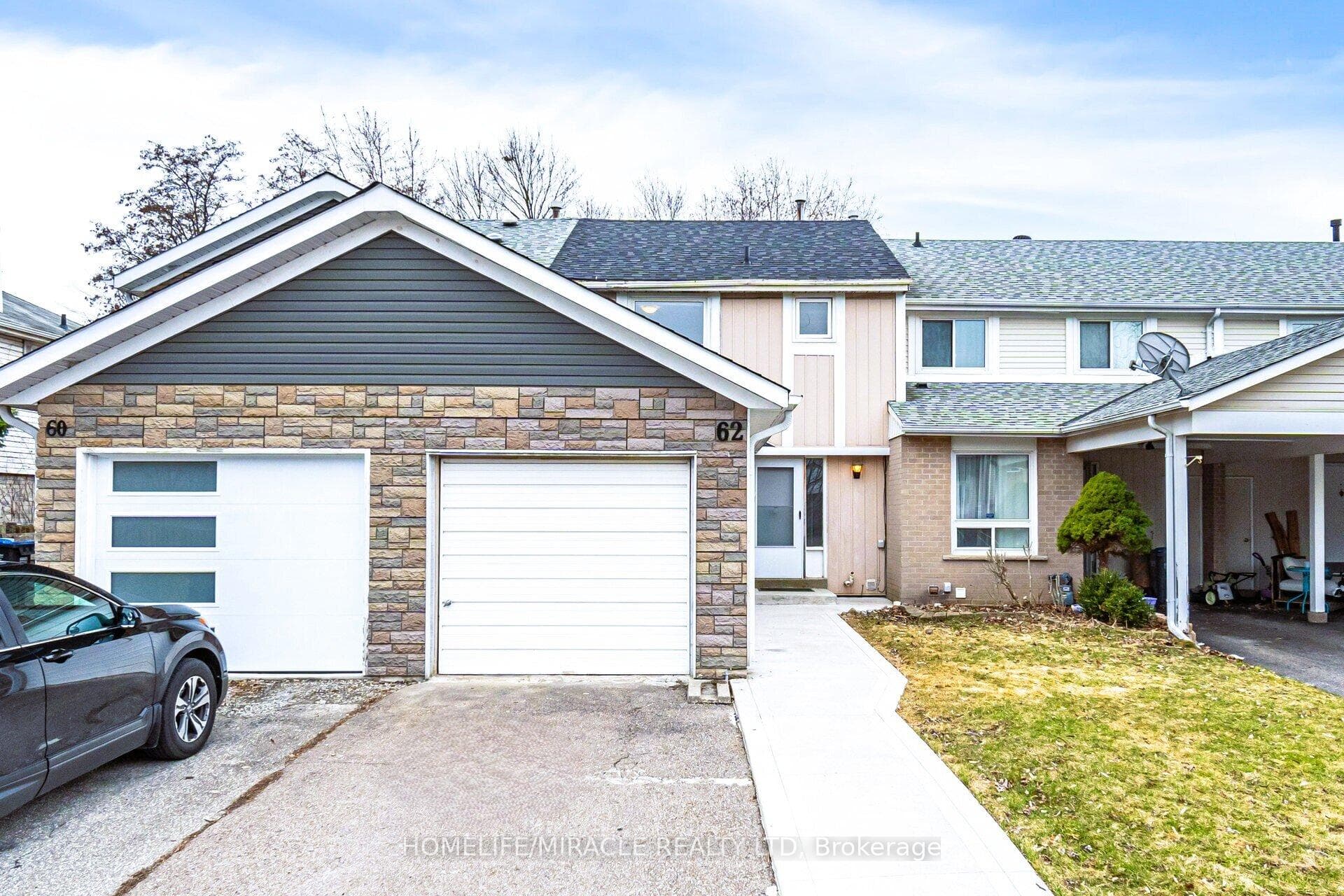 "SEPERATE ENTRANCE BASEMENT"- FREEHOLD TOWNHOME