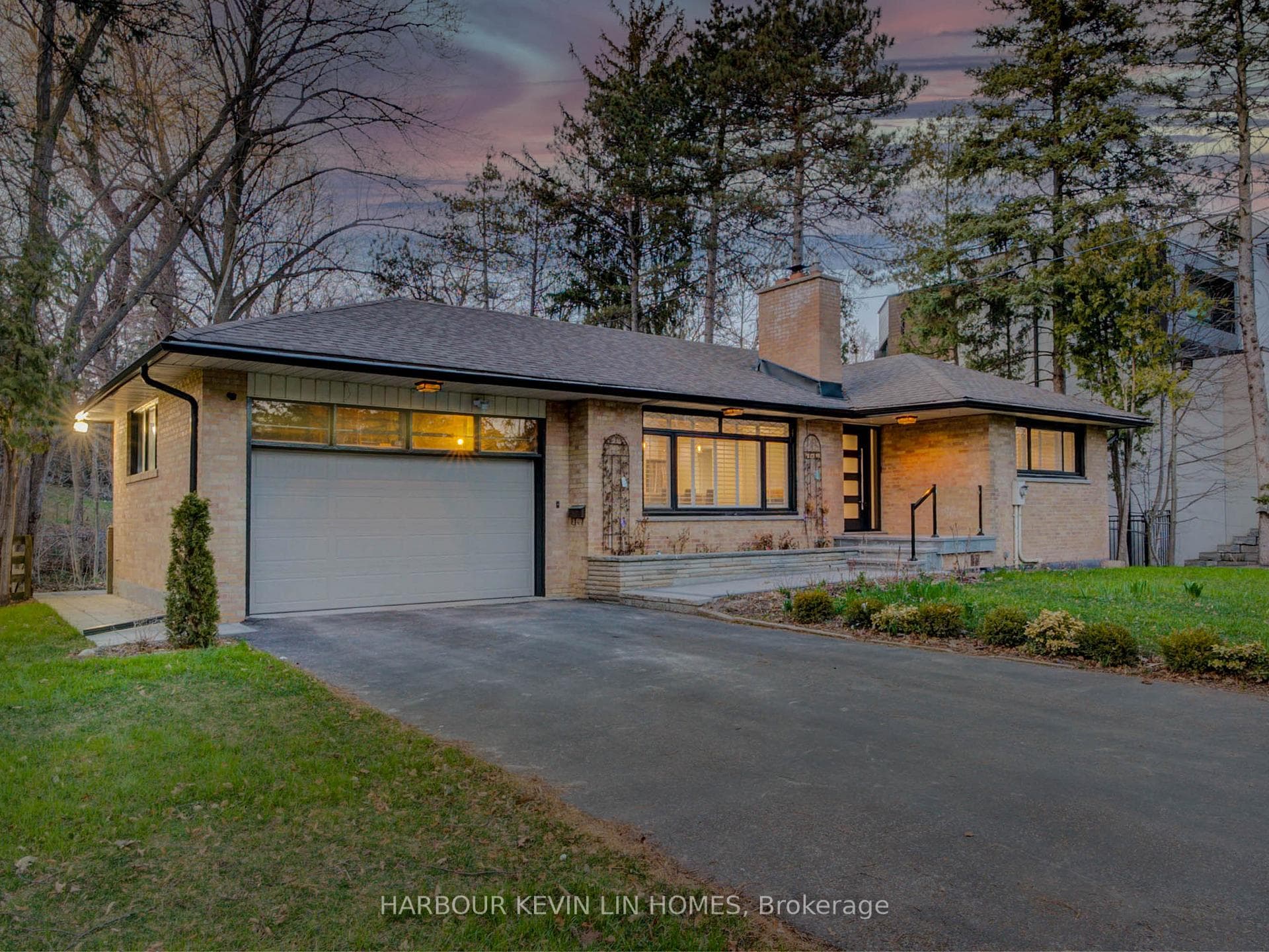 325 Richmond Street, Richmond Hill