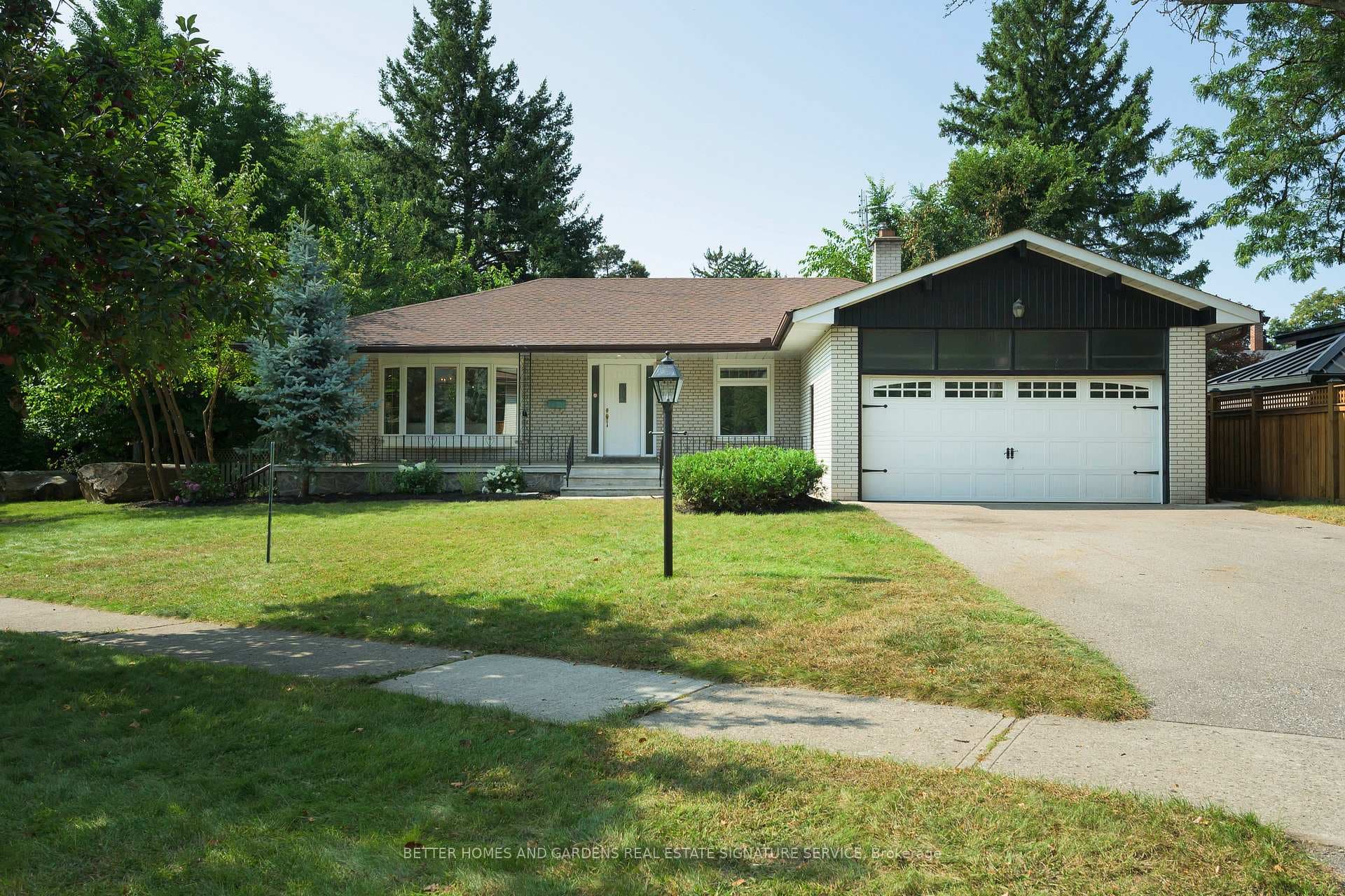 1679 Tarn Road, Mississauga, ON L4X 1B3 - Photo 1