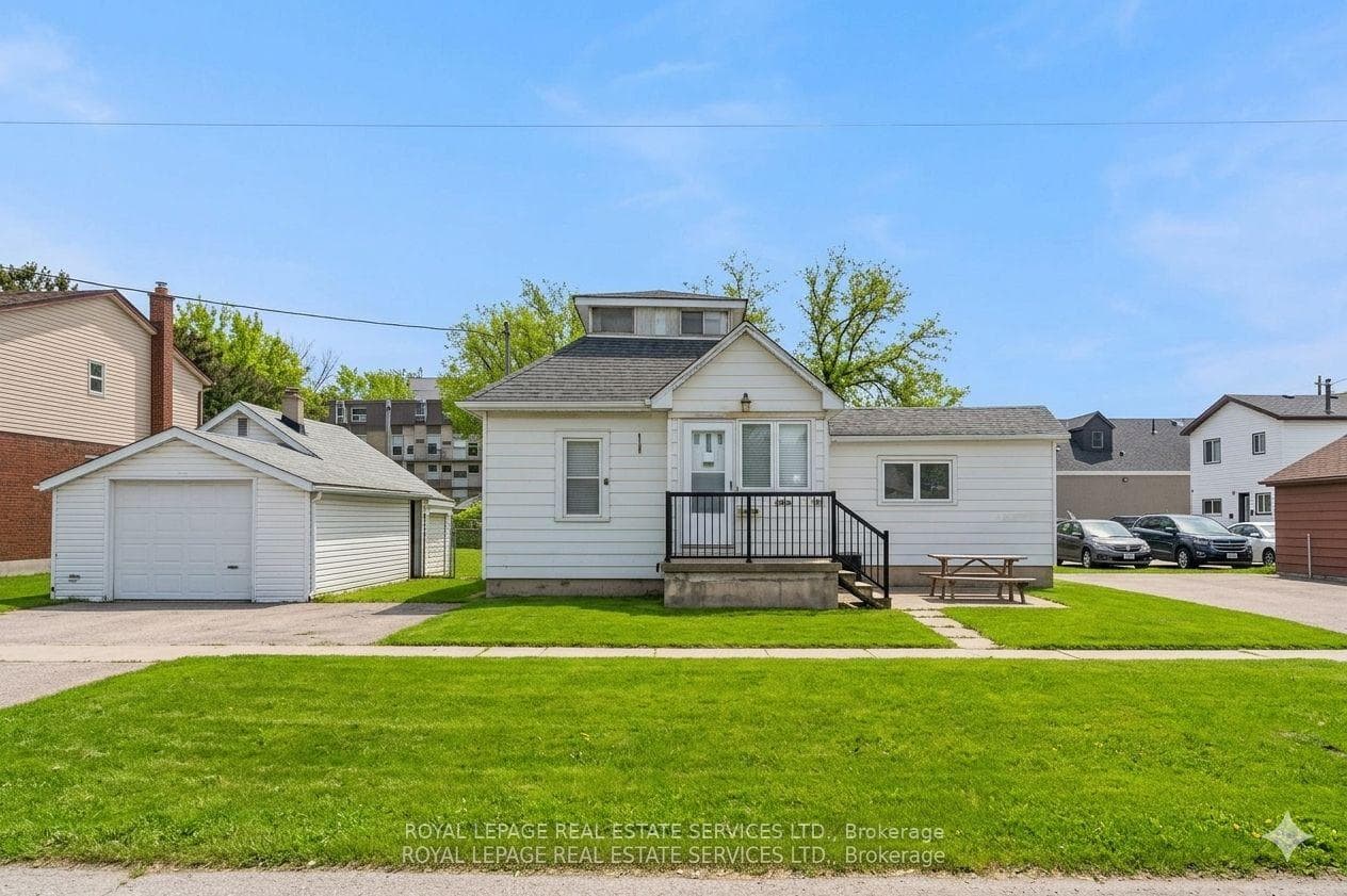 2386 Sovereign Street, Oakville, ON L6L 1L8 - Photo 1