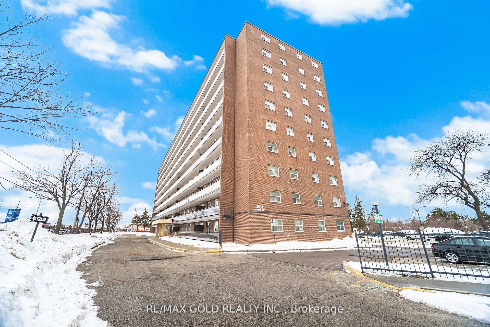3533 Derry Road Unit 607, Mississauga, ON L4T 1B1 - Photo 1