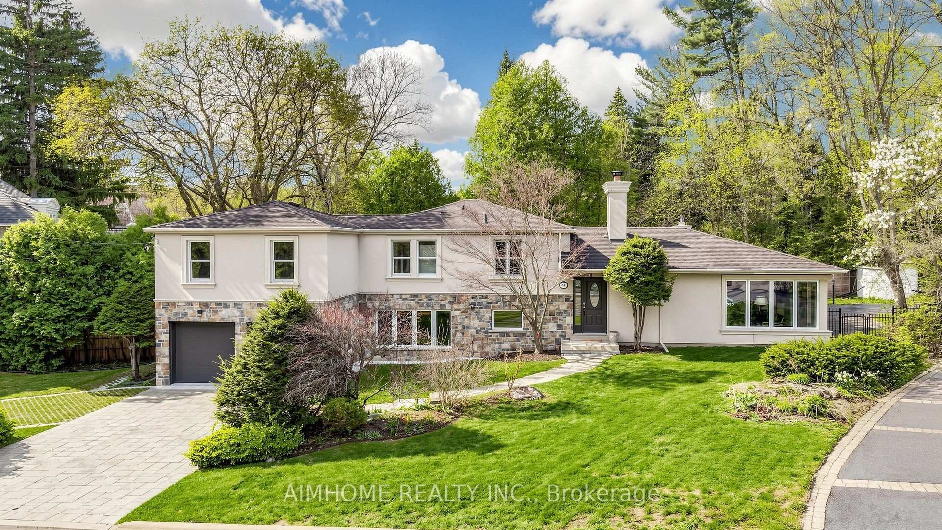 54 Plymbridge Road, Bridle Path / York Mills / Hoggs Hollow, ON M2P 1A3 - Photo 1