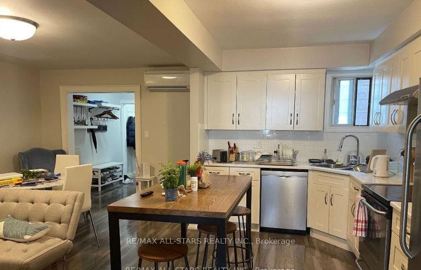1074 Bloor Street, Bloor West Village / Swansea, ON M6H 1M6 - Photo 1