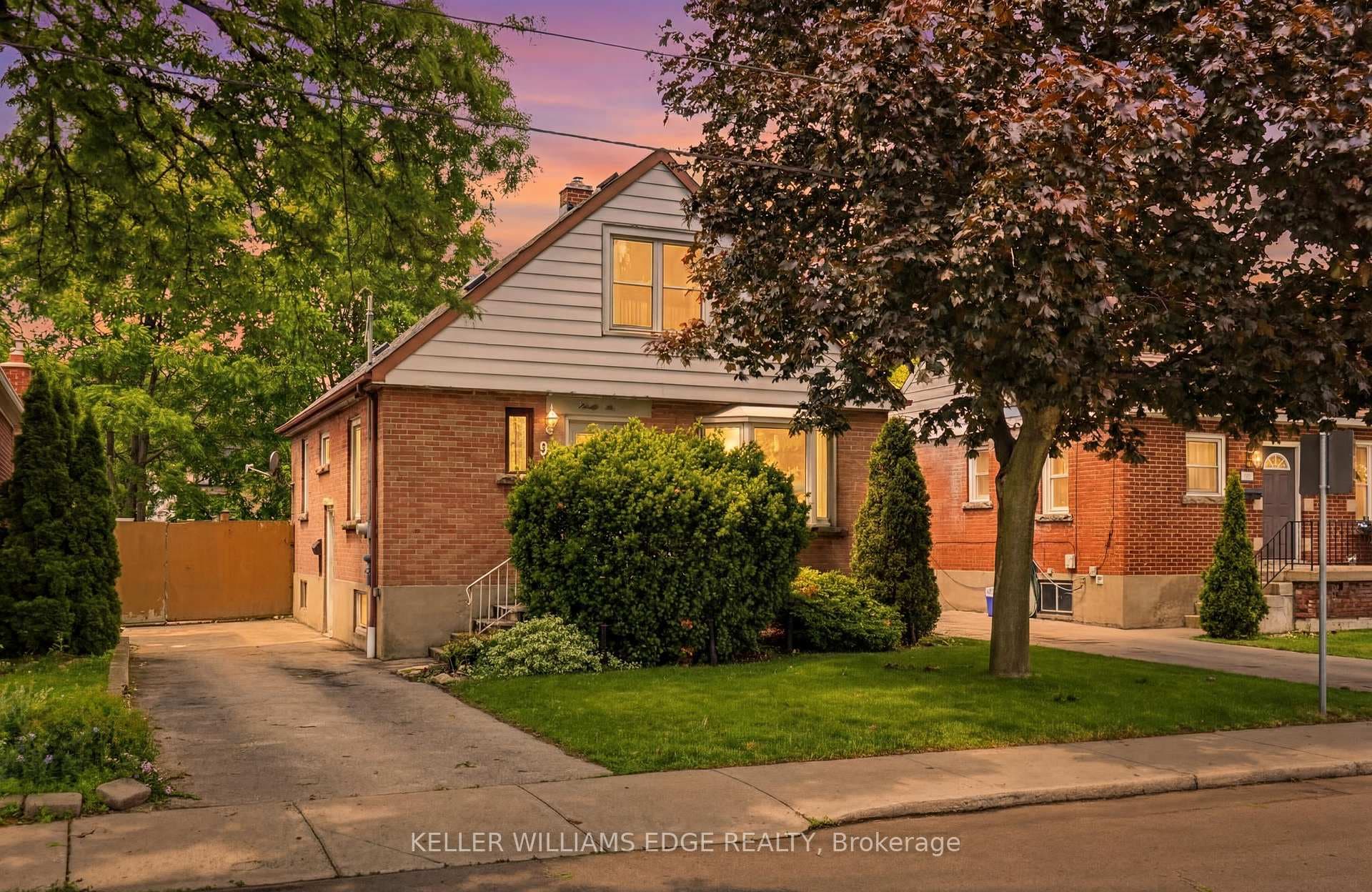 96 East 27th Street, Hamilton, ON L8V 3G1 - Photo 1