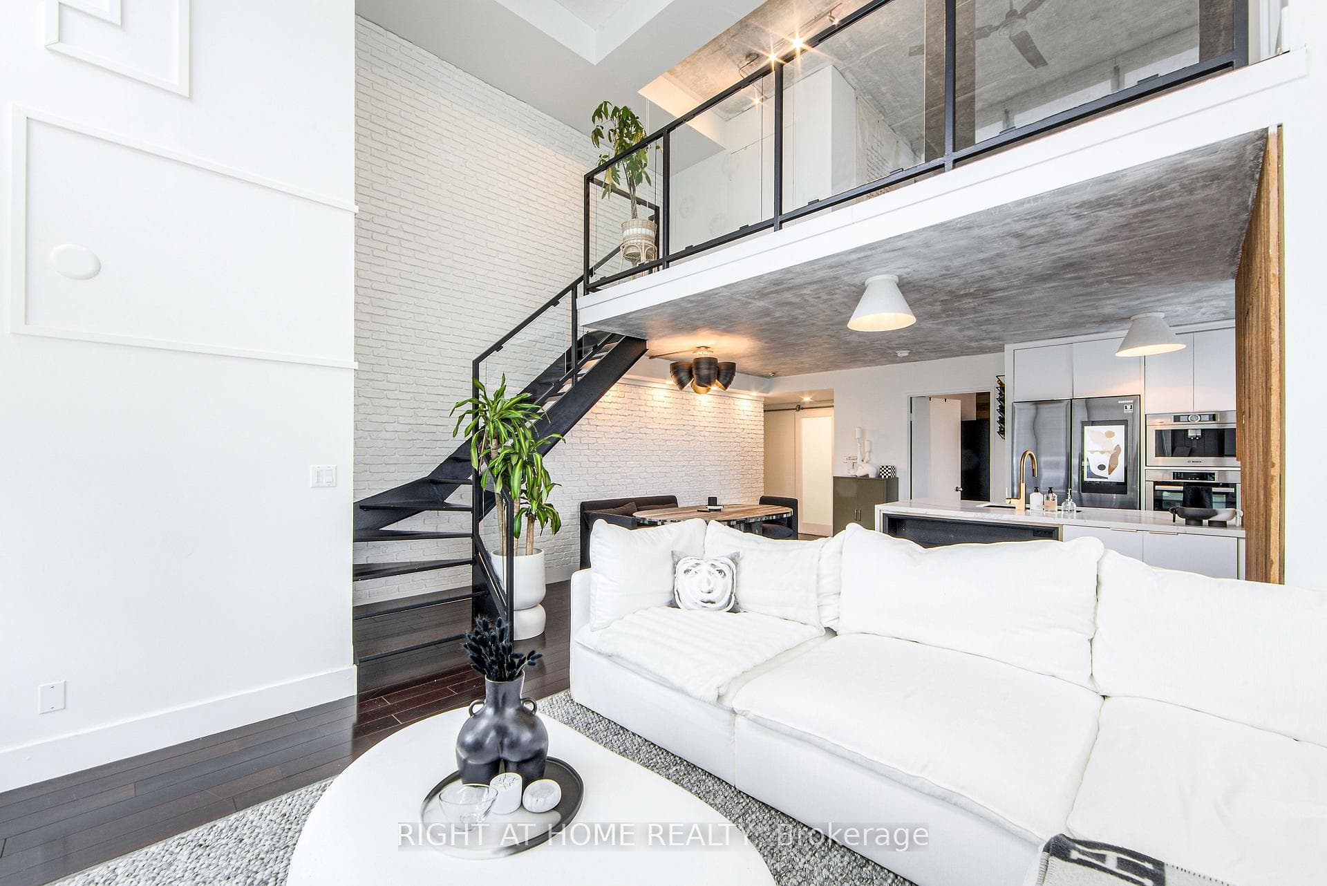 250 Manitoba Street Unit 728, Liberty Village / Parkdale / South Parkdale, ON M8Y 4G8 - Photo 1
