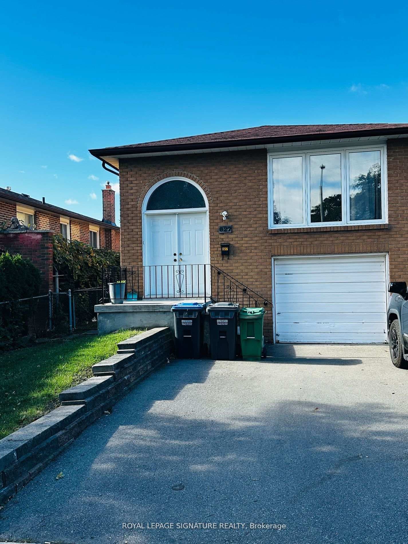 827 Stainton Drive, Mississauga, ON L5C 1G2 - Photo 1