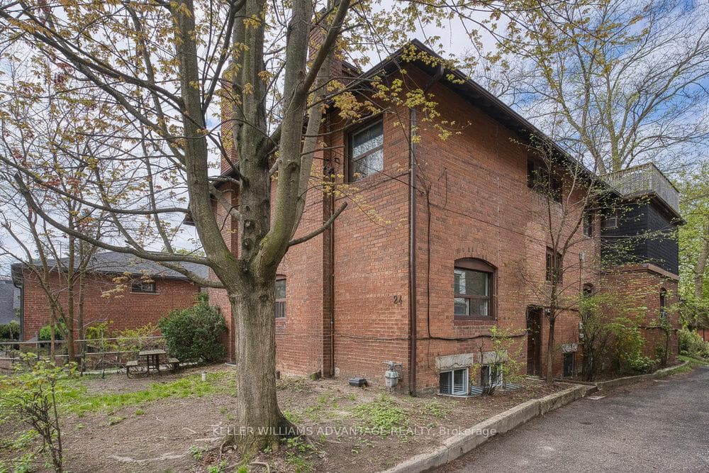 24 Indian Road Crescent, Bloor West Village / Swansea, ON M6P 2G1 - Photo 1