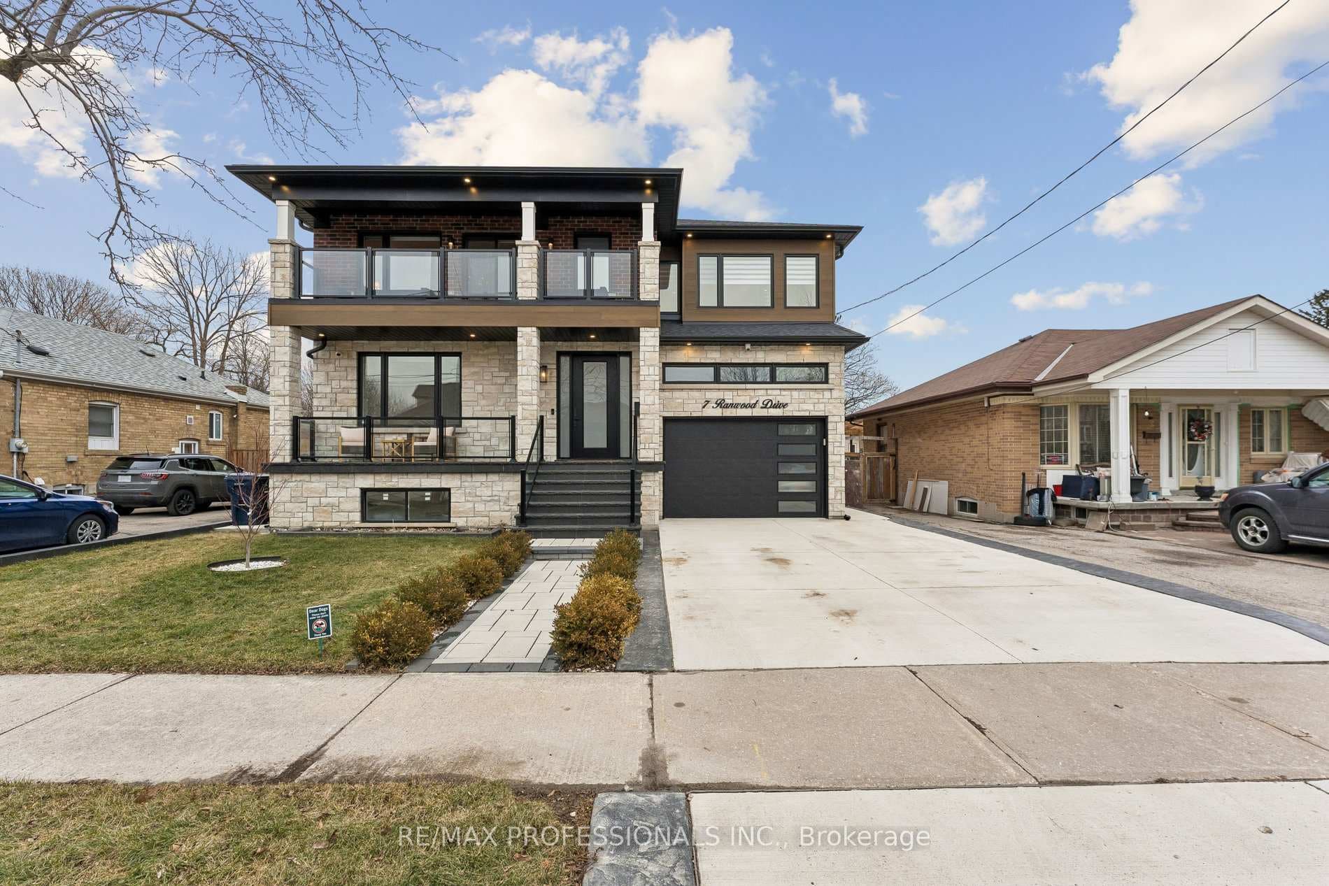 7 Ranwood Drive, York / Weston, ON M9N 3E8 - Photo 1