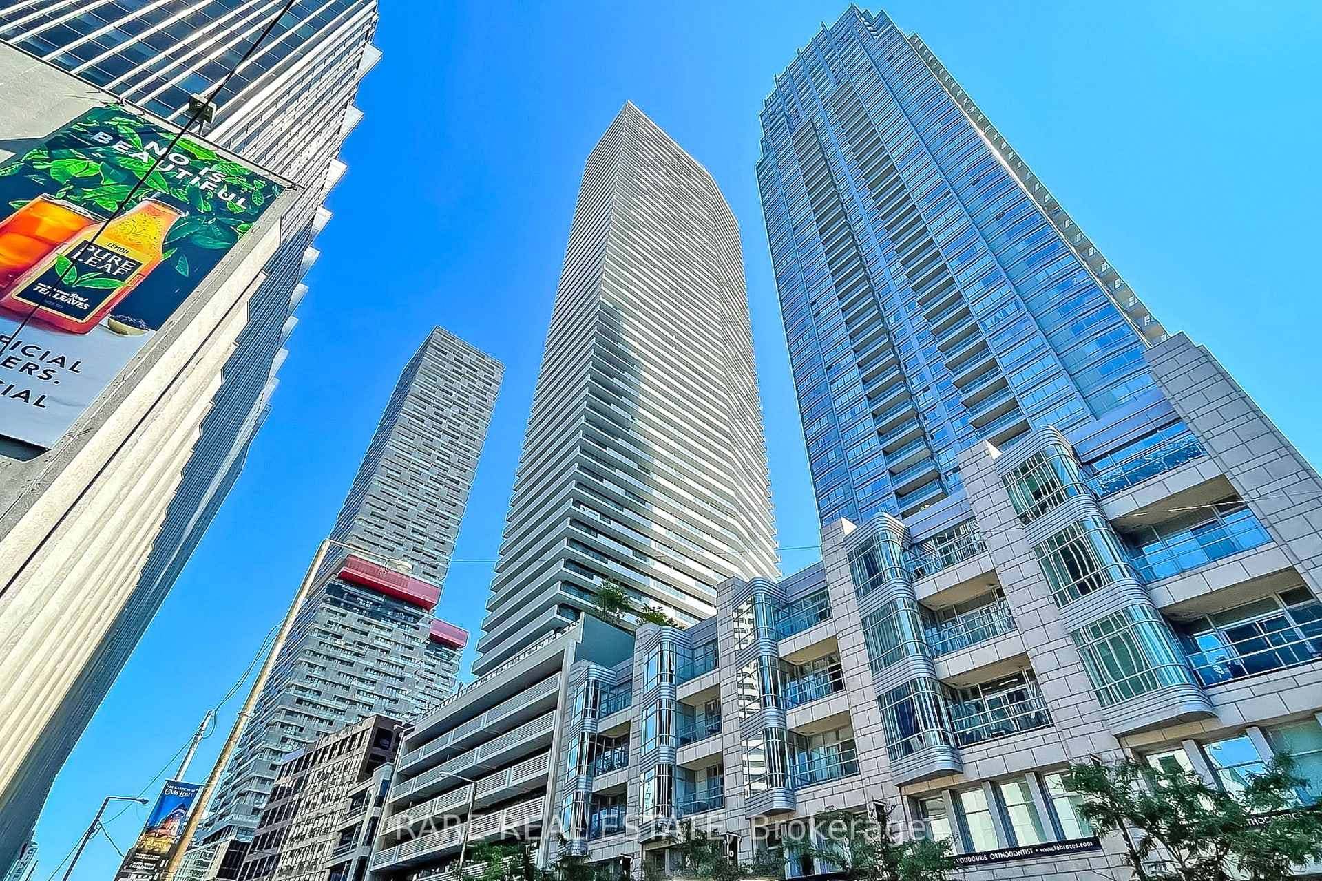 2221 Yonge Street Unit 1507, Leaside / Davisville, ON M4S 0B8 - Photo 1