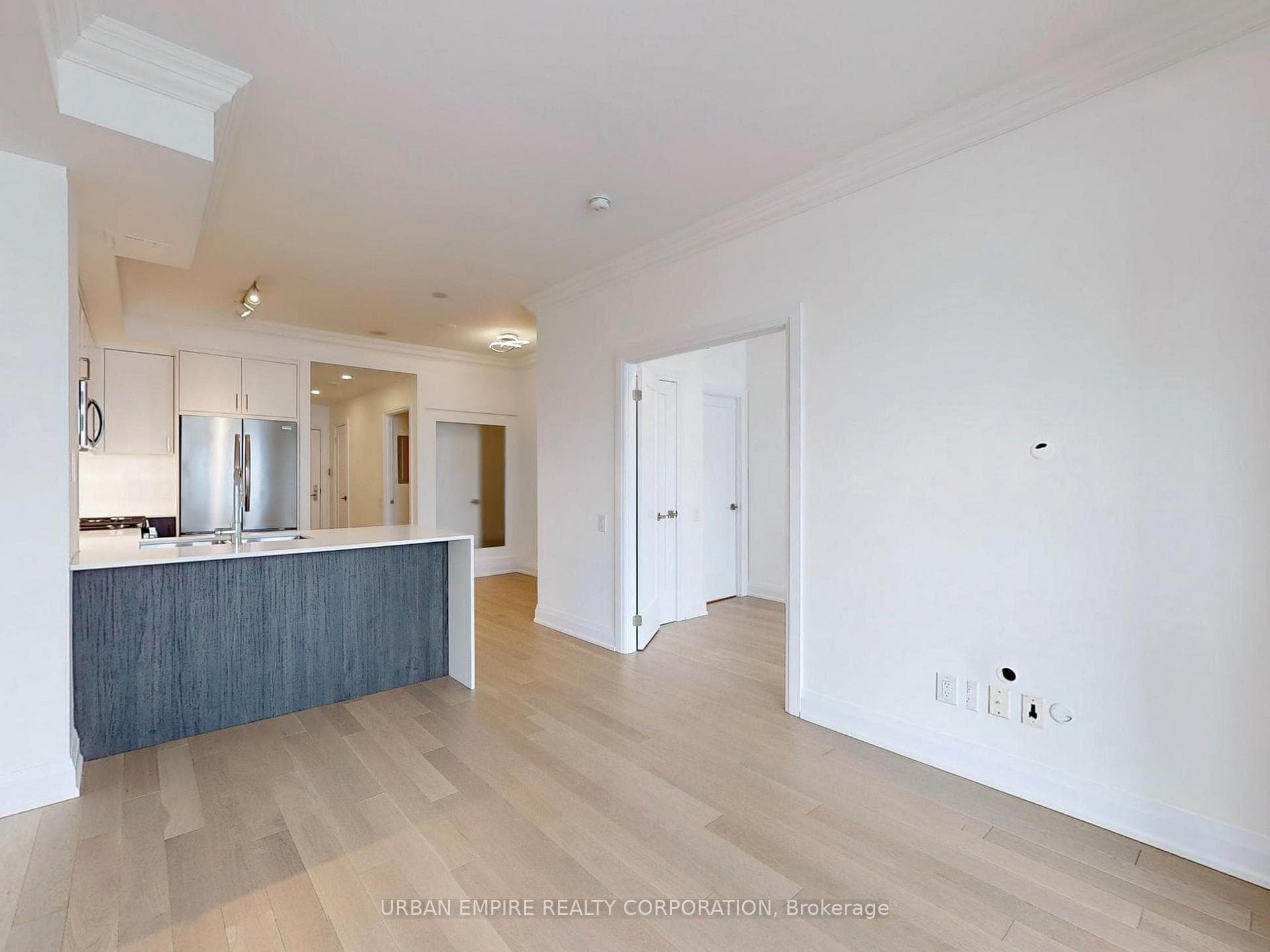 25 Scrivener Square Unit 411, Rosedale / Moore Park, ON M4W 3Y6 - Photo 1