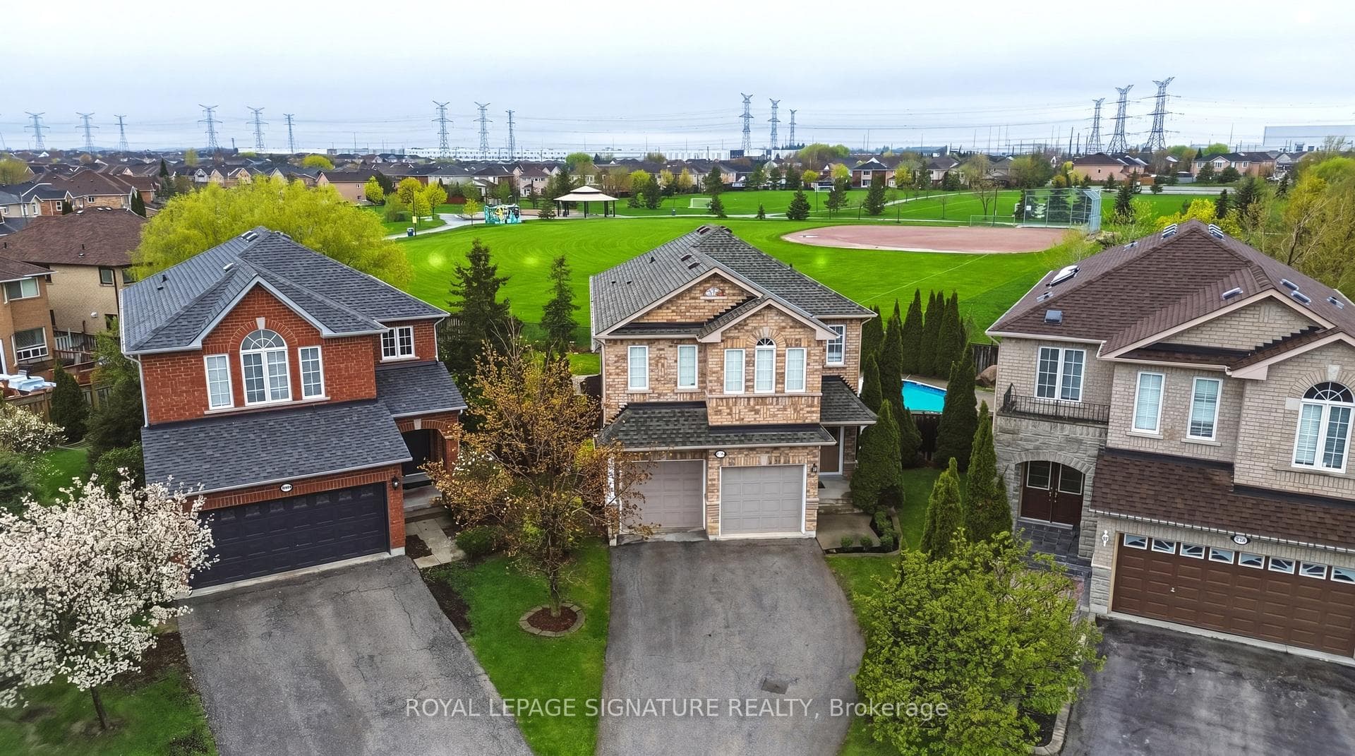 7226 Lowville Heights, Mississauga, ON L5N 8L3 - Photo 1
