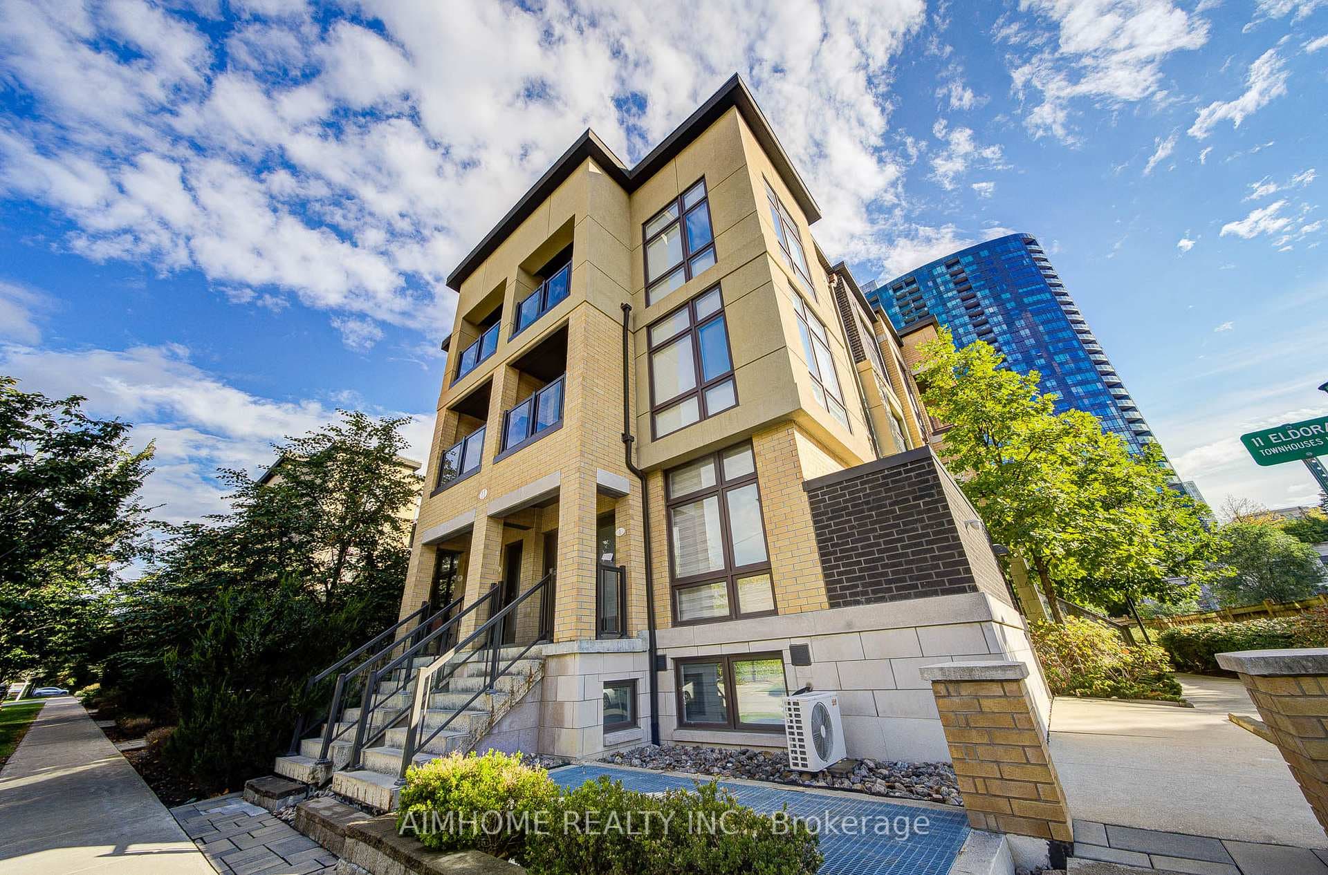 11 Eldora Avenue Unit 6, Thornhill / Willowdale, ON M2M 1R3 - Photo 1