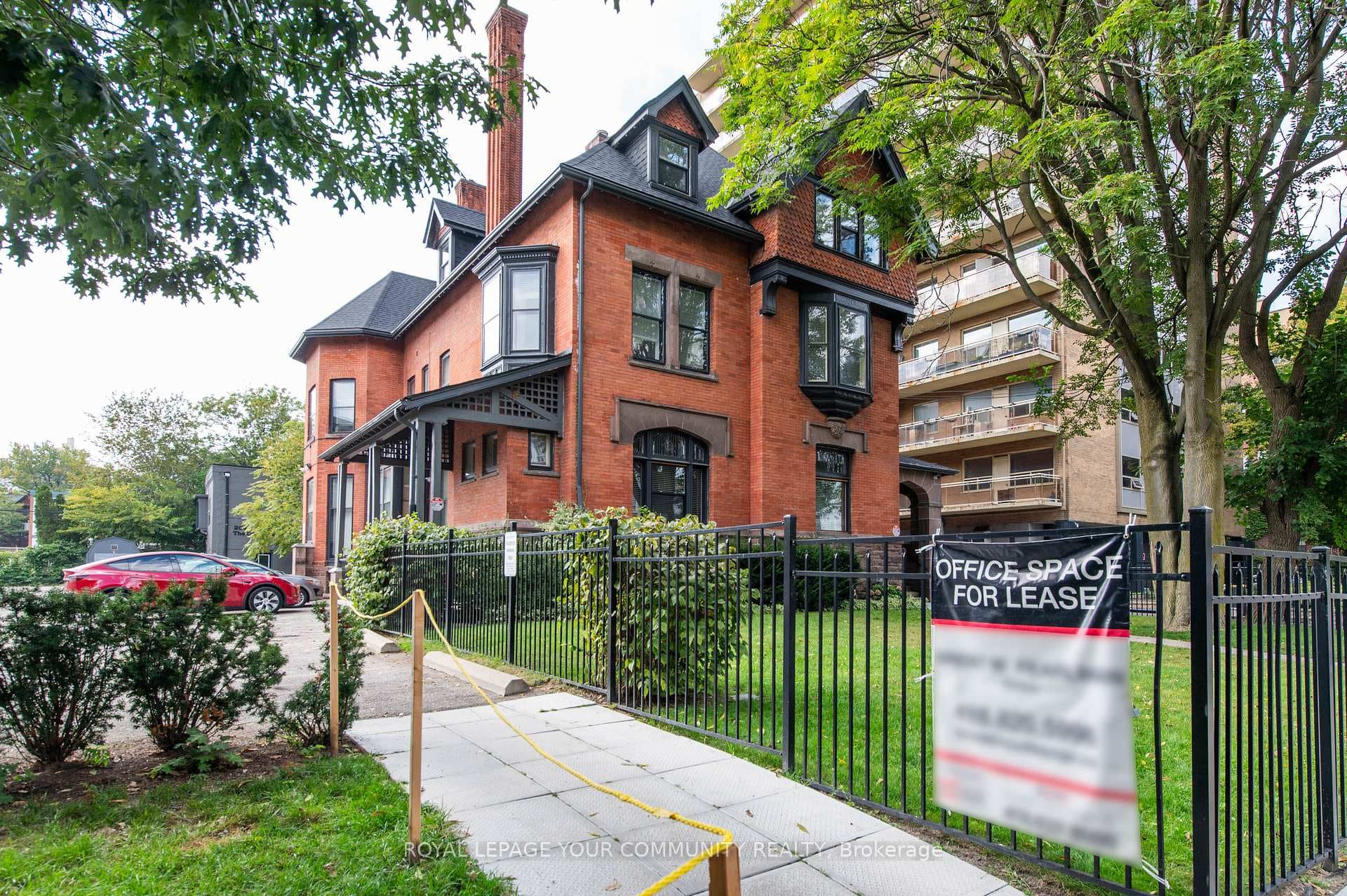 204 St. George Street Unit 109, Annex / Yorkville / Summerhill, ON M5R 2N5 - Photo 1