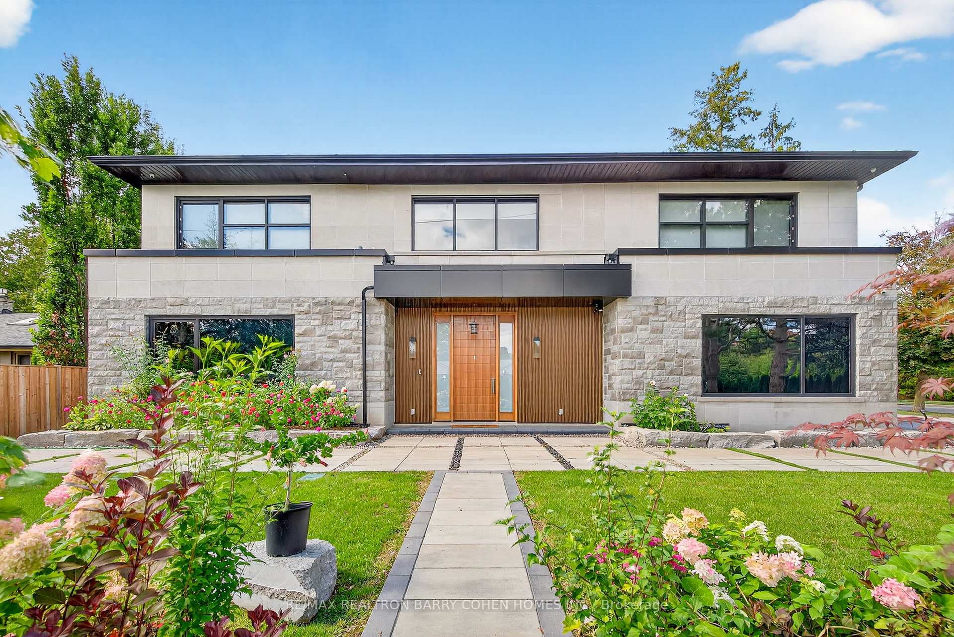 28 Brian Cliff Drive, Don Mills / Parkwoods / Victoria Village, ON M3B 2G2 - Photo 1