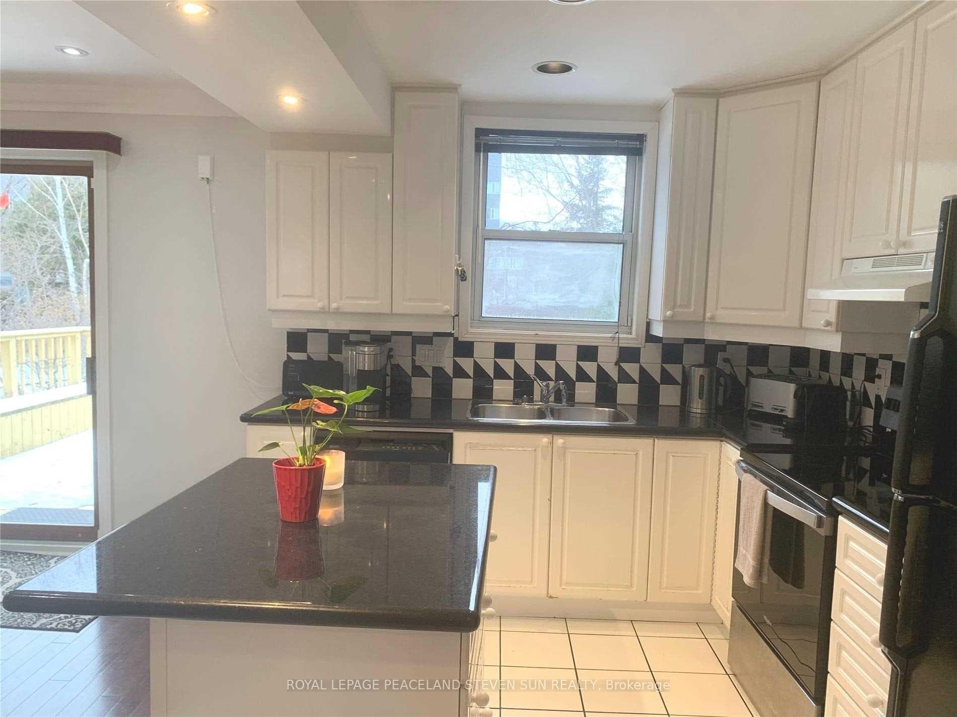 76 Glenvale Boulevard, Flemingdon Park / Don Mills, ON M4G 2V5 - Photo 1