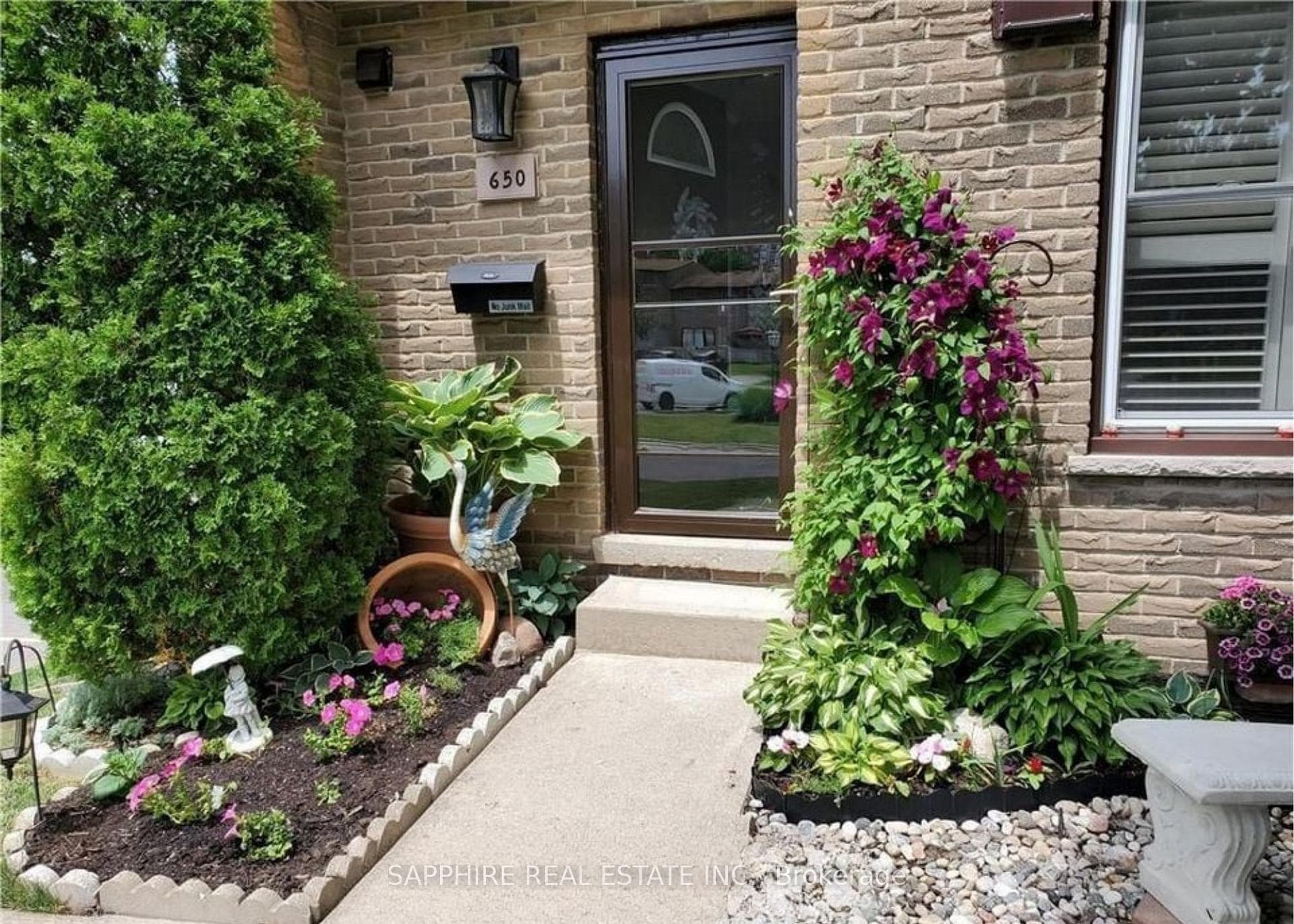 650 WONDERLAND Road, London South