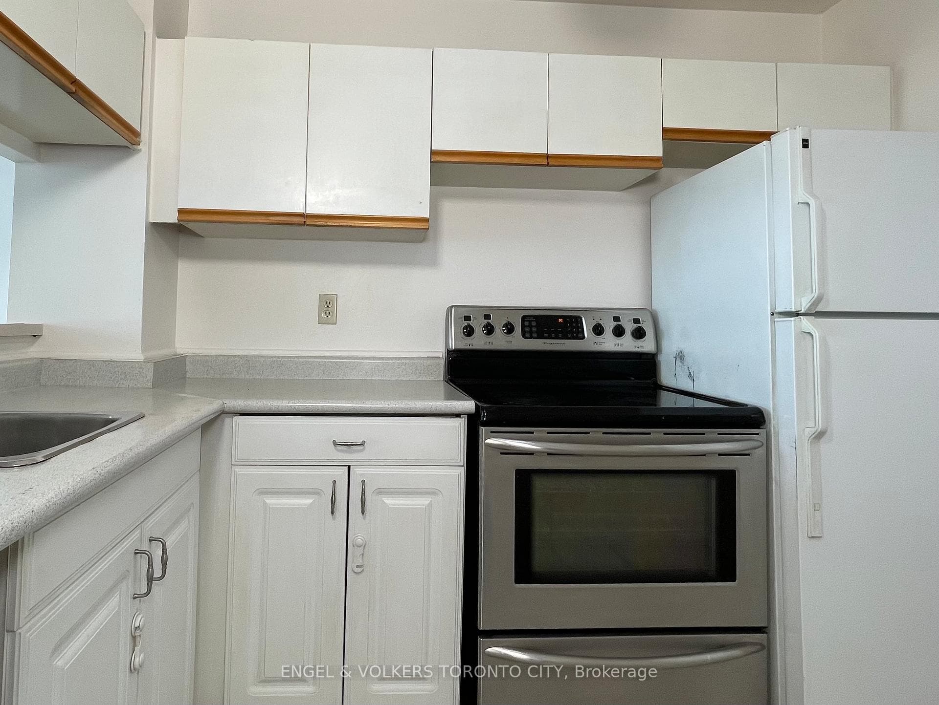 3050 Ellesmere Road Unit 1402, Scarborough (West Hill / Highland Creek), ON M1E 5E6 - Photo 1