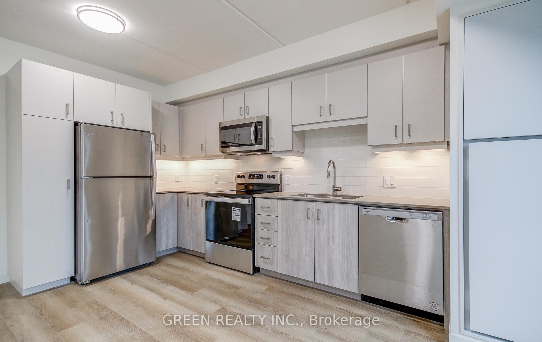 90 Carling Street Unit 309, Hamilton, ON L8S 1M9 - Photo 1