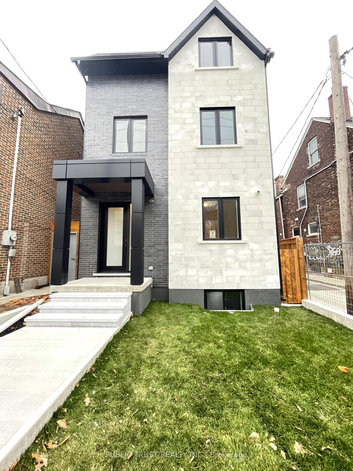 165 Manning Avenue Unit 2&3 Flr, Toronto C01
