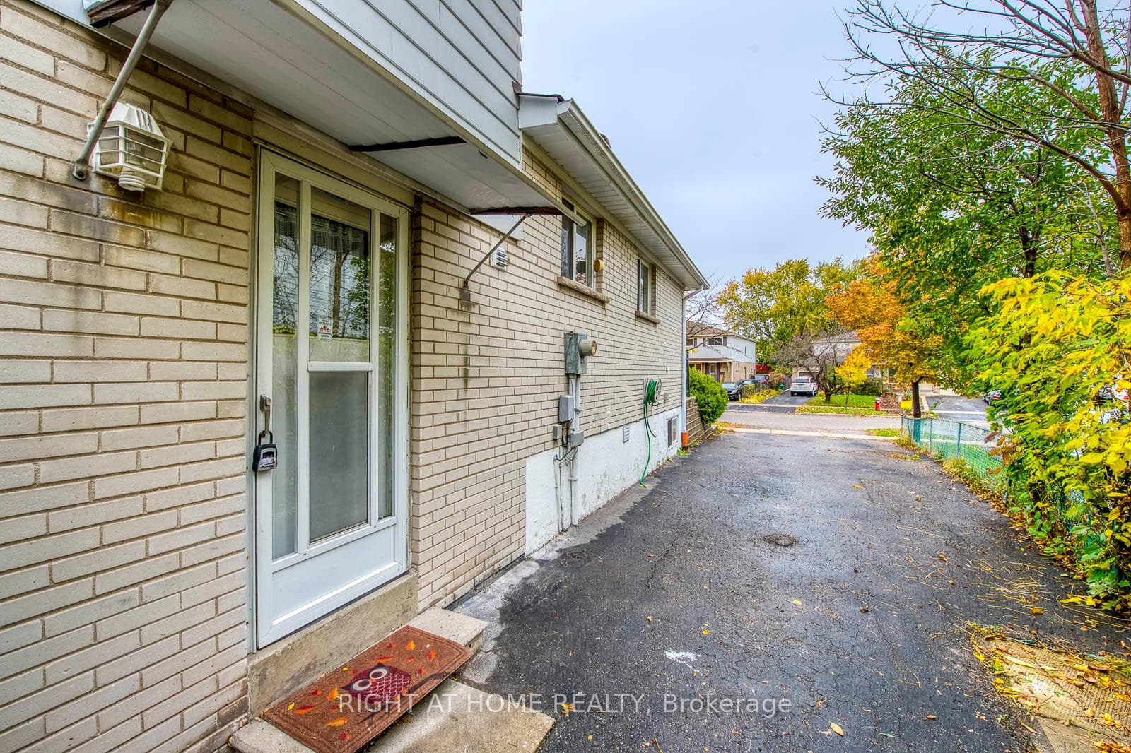 2835 Hollington Crescent Unit (Lower), Mississauga, ON L5K 1E8 - Photo 1