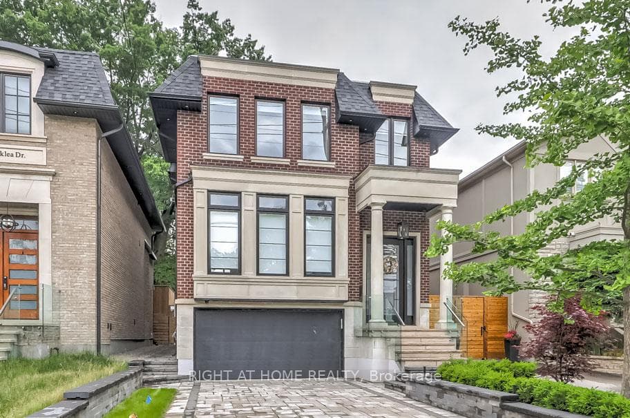 102 Parklea Drive, Flemingdon Park / Don Mills, ON M4G 2J8 - Photo 1