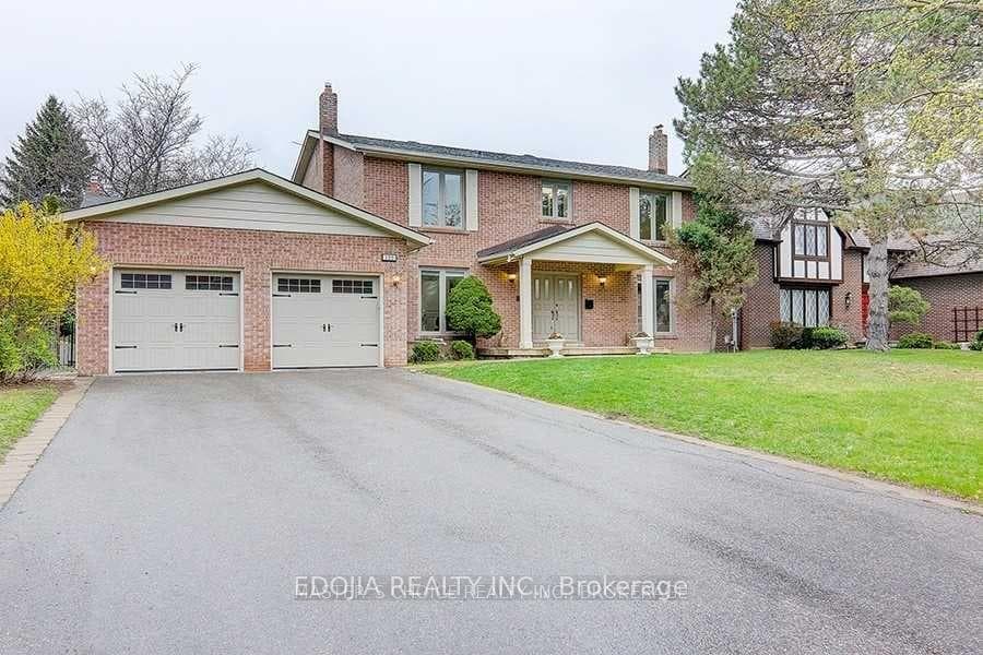 122 Cambridge Crescent, Richmond Hill