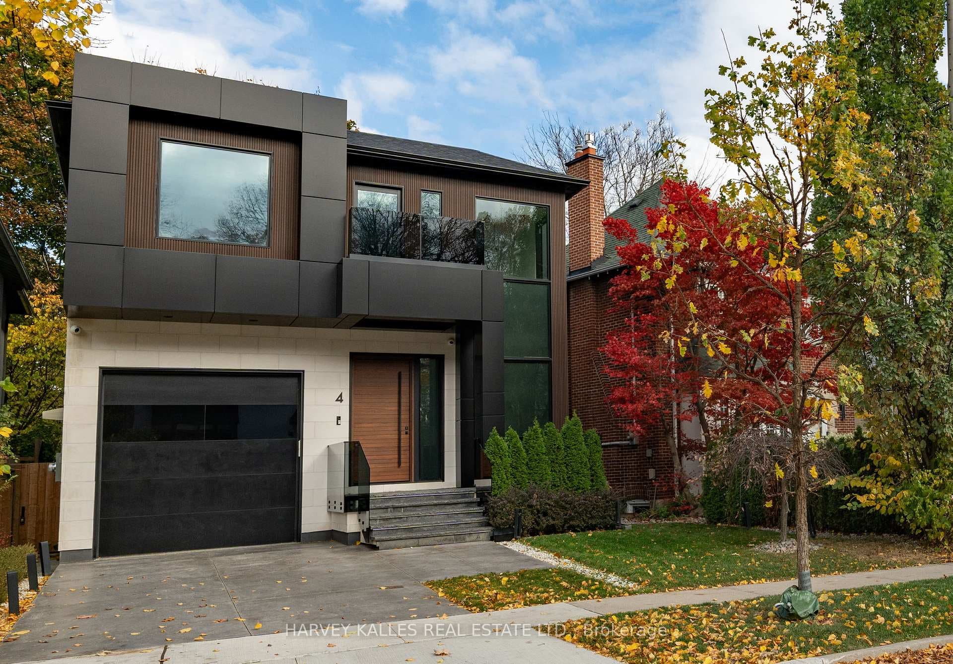4 Douglas Crescent, Flemingdon Park / Don Mills, ON M4W 2E7 - Photo 1