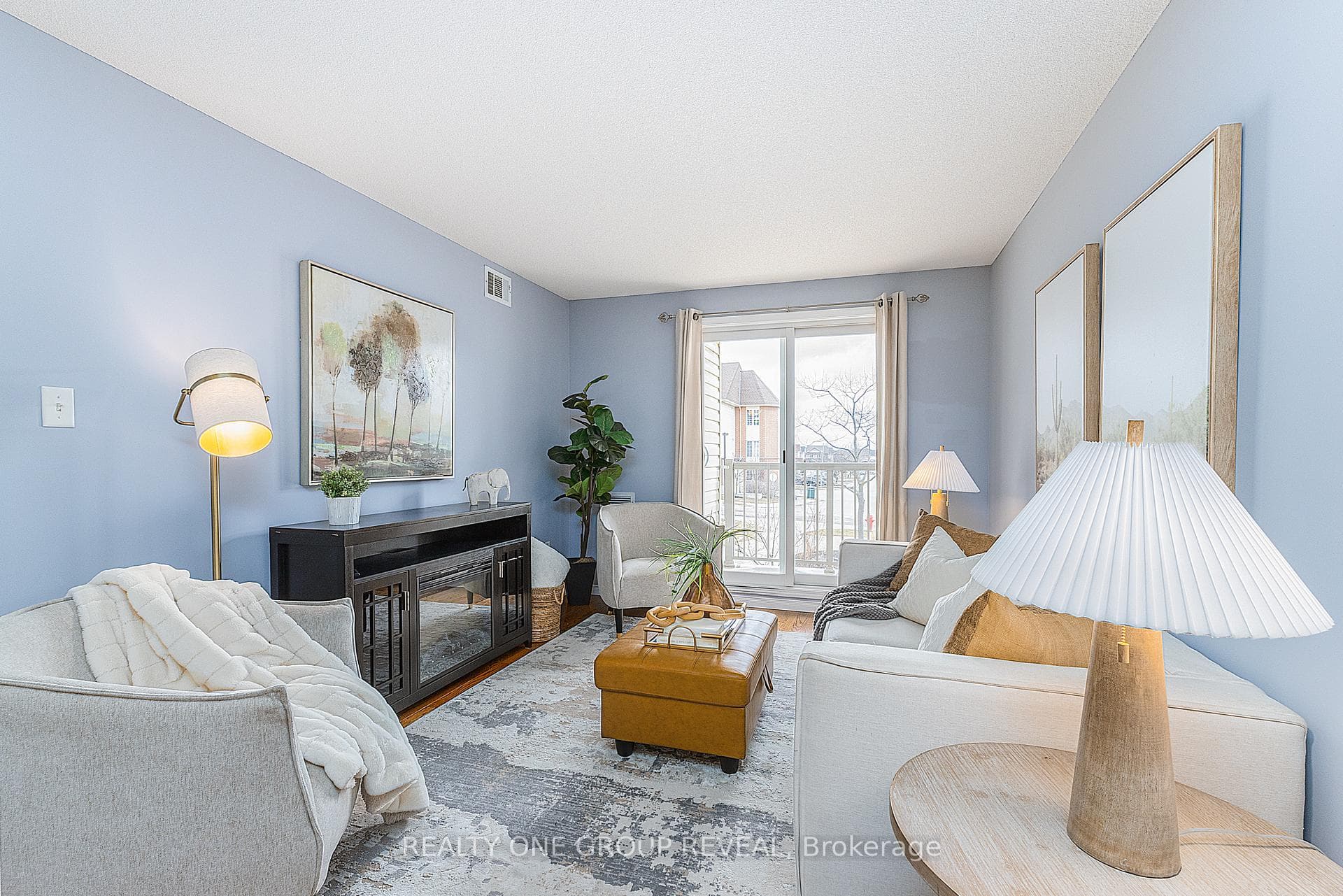 31 Petra Way Unit 2, Whitby, ON L1R 0A7 - Photo 1