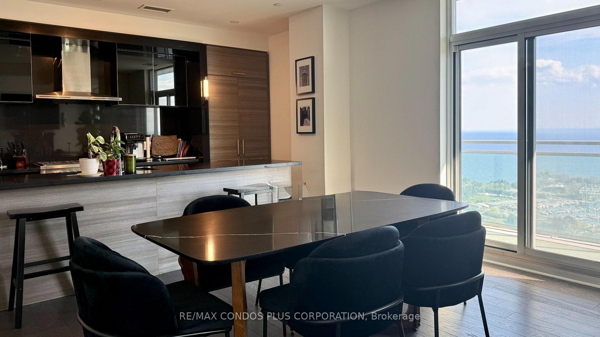 33 Shore Breeze Drive Unit 3901, Liberty Village / Parkdale / South Parkdale, ON M8V 0G1 - Photo 1