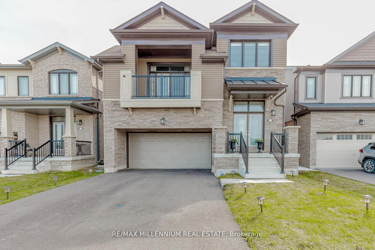 31 Royal Coachman Way, Hamilton