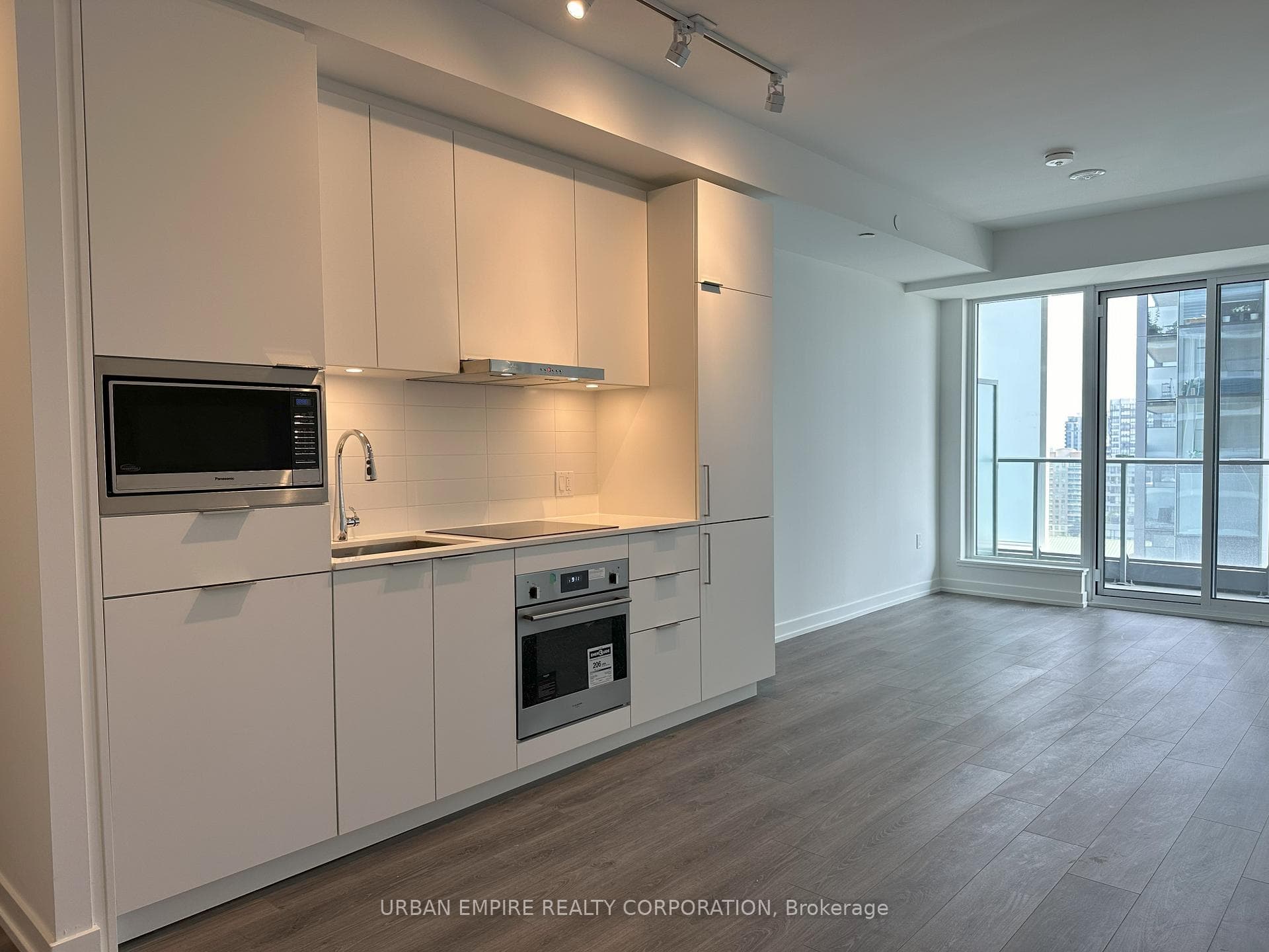 7 Golden Lion Heights Unit 1706, Willowdale / Newtonbrook, ON M2M 0C1 - Photo 1