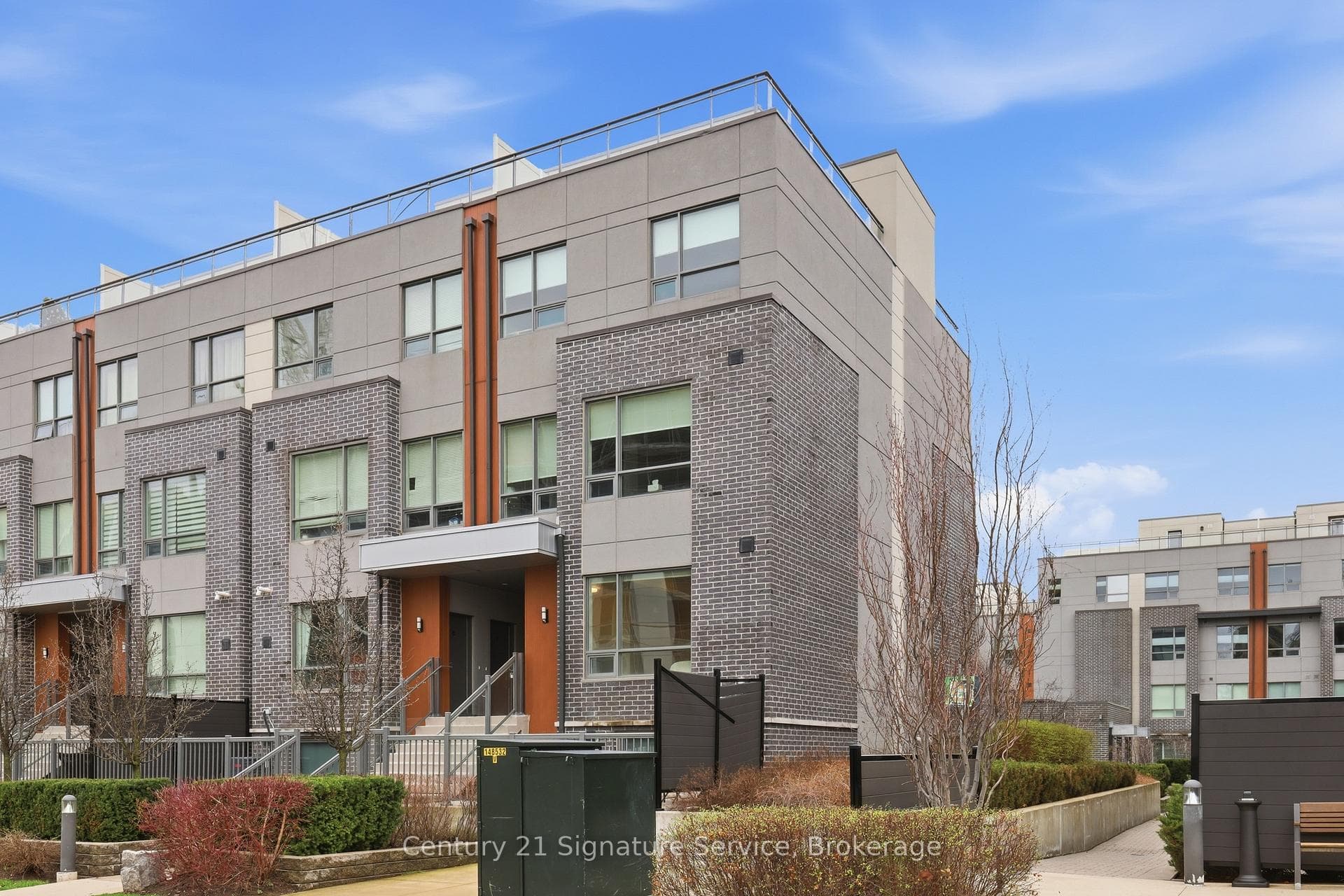 1238 Cawthra Road Unit 2, Mississauga, ON L5G 0B6 - Photo 1