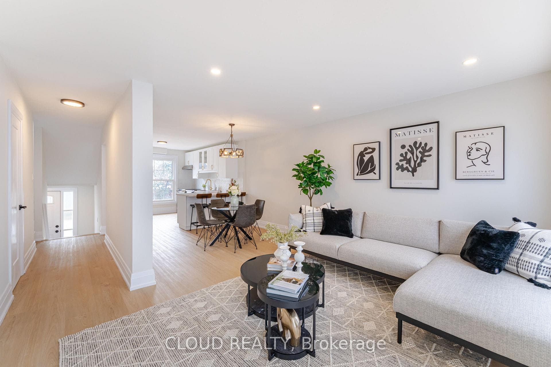 2445 Homelands Drive Unit 11, Mississauga, ON L5K 2C6 - Photo 1