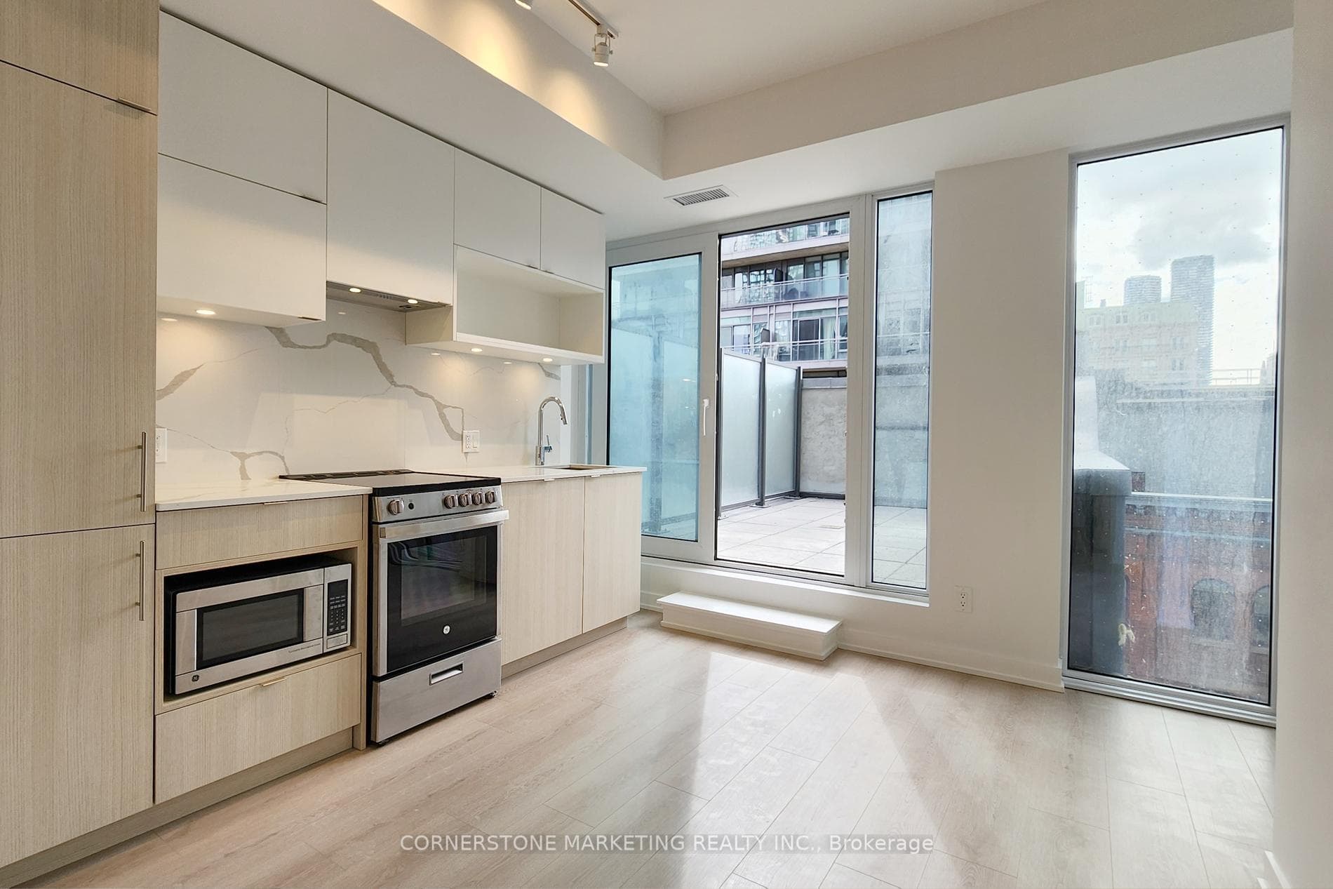 100 Queen Street Unit 608, Toronto C08