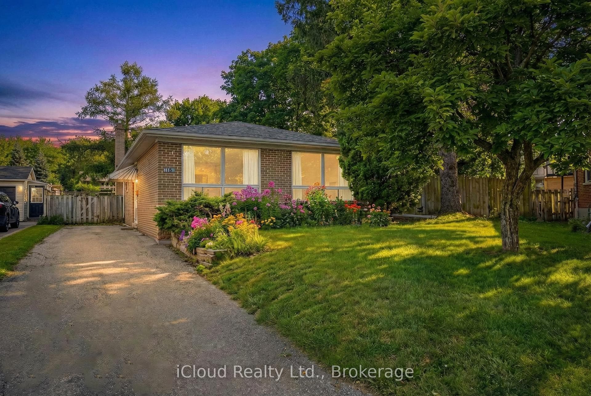 112 Eden Court, Newmarket, ON L3Y 2X5 - Photo 1