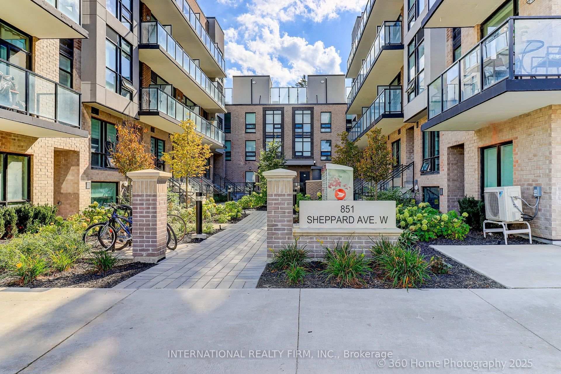 851 Sheppard Avenue Unit 12, Toronto C06
