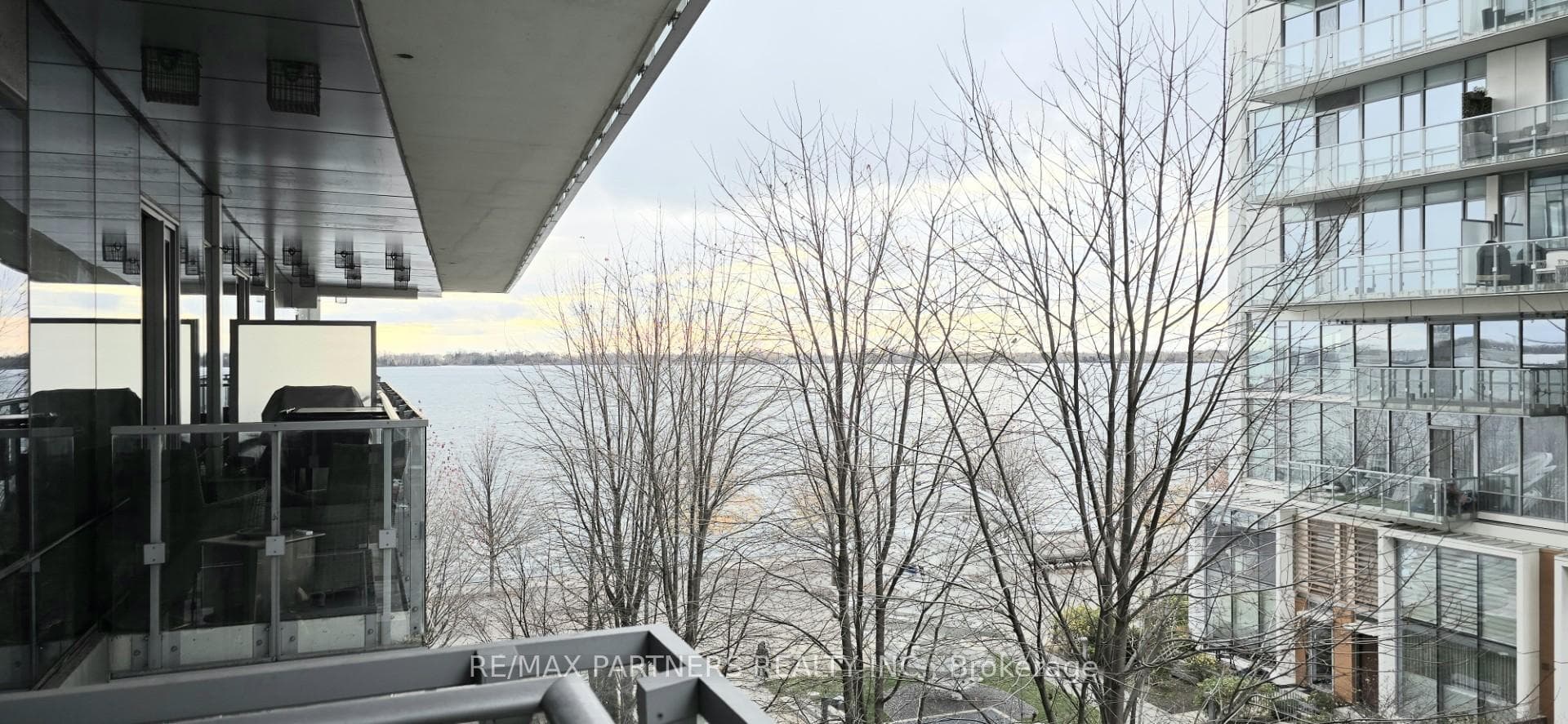 39 Queens Quay Unit 410, Regent Park / Cabbagetown / St. James Town, ON M5E 0A5 - Photo 1