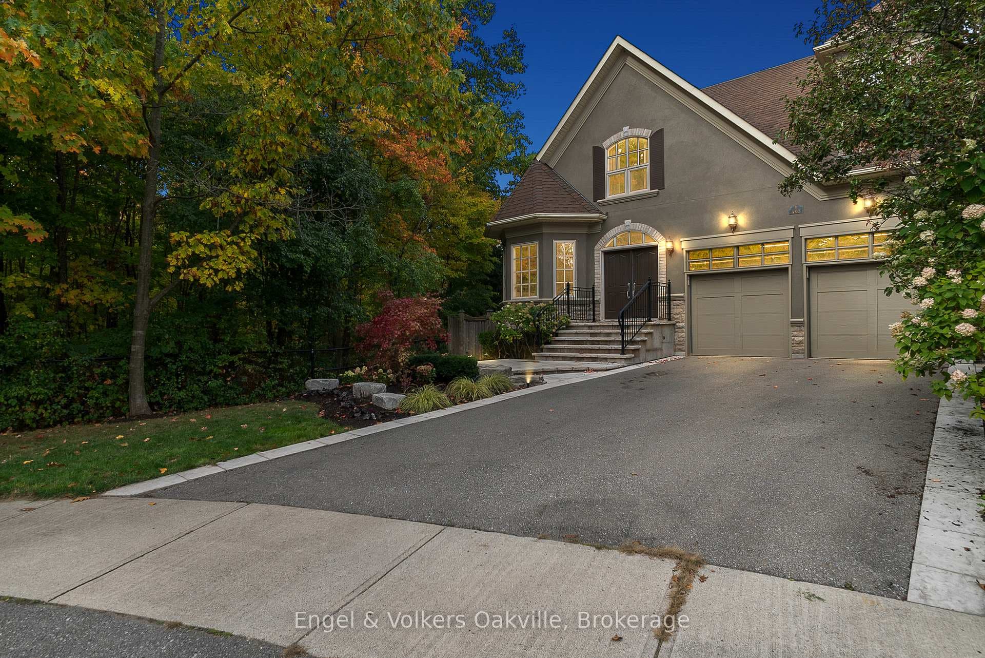 493 Berkley Court, Oakville, ON L6H 6Y9 - Photo 1